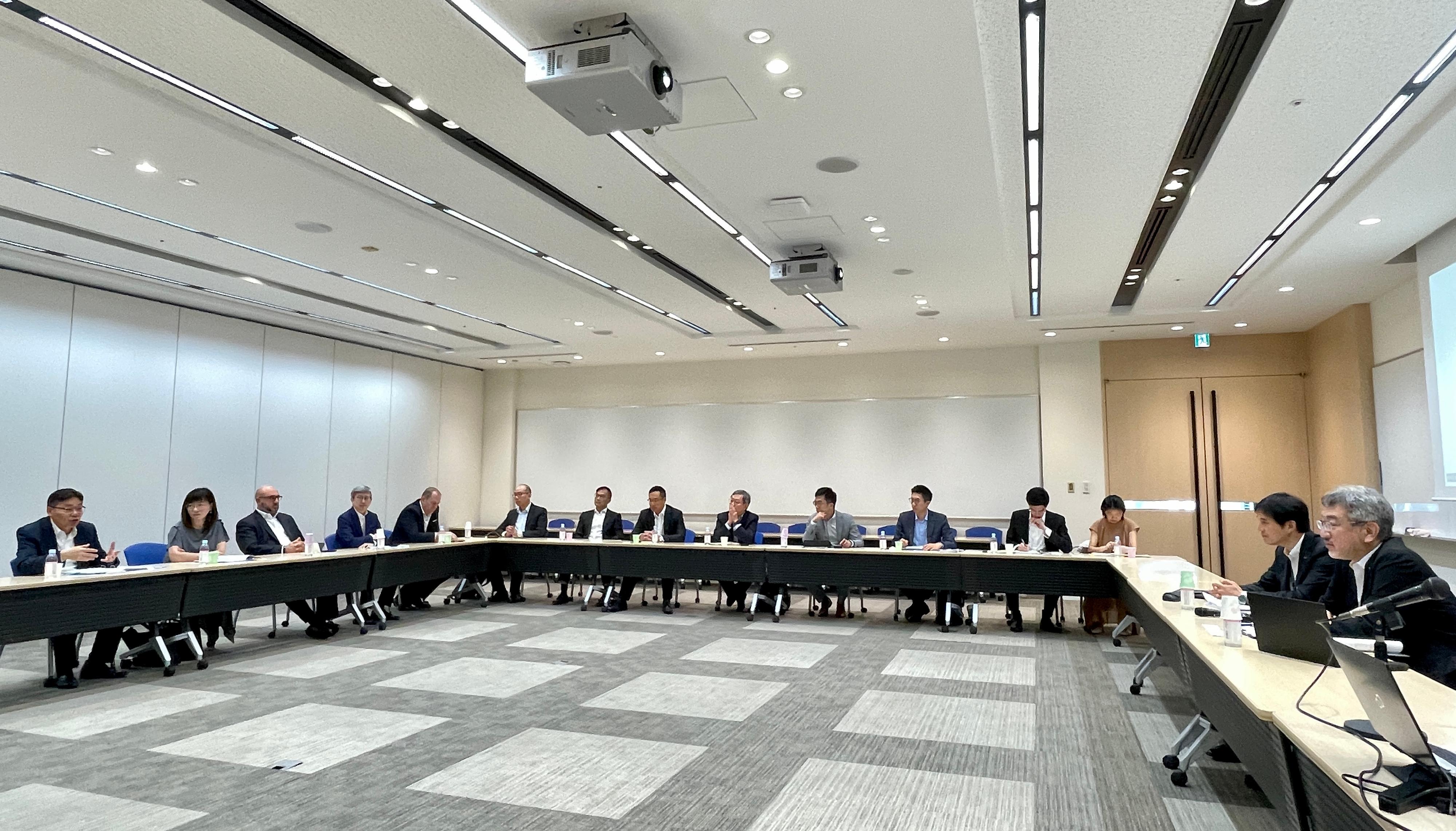 The Chairman of the Hong Kong Maritime and Port Board and the Secretary for Transport and Logistics, Mr Lam Sai-hung (first left), yesterday (July 4) led a maritime delegation to visit Tokyo to promote Hong Kong's edge in high value-added maritime services and tax concession measures to marine insurance companies, inviting them to establish and expand their presence in Hong Kong. Also present at the meeting was Deputy Secretary for Transport and Logistics and Commissioner for Maritime and Port Development, Miss Amy Chan (second left).