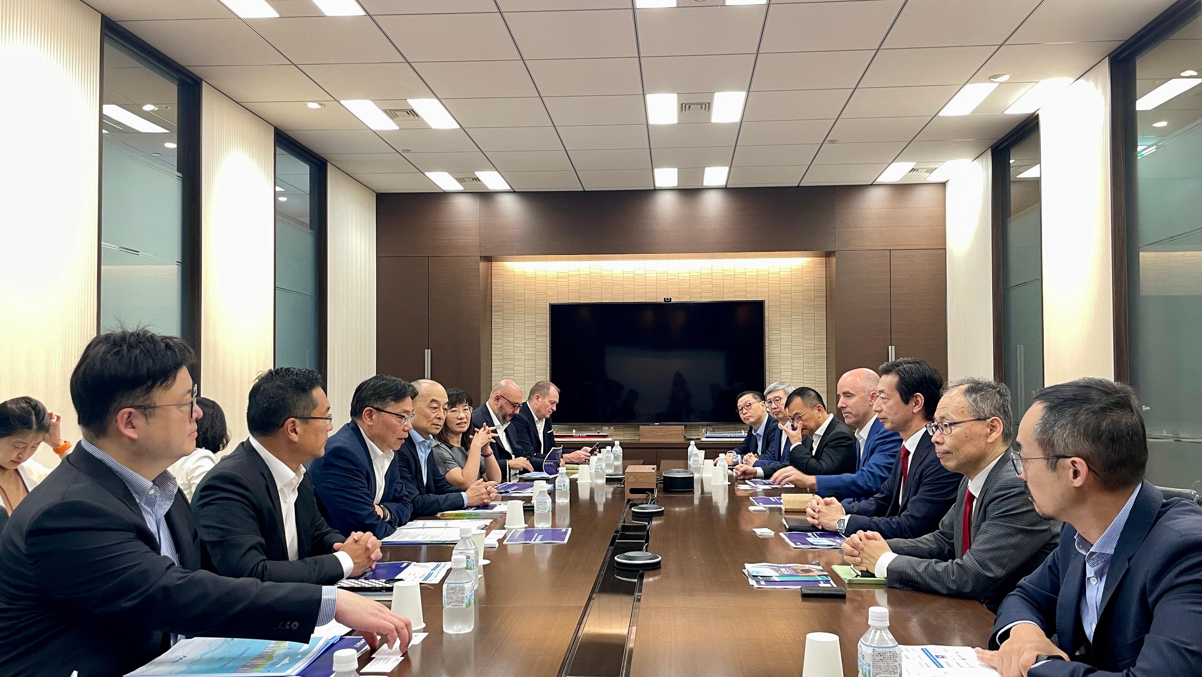 The Chairman of the Hong Kong Maritime and Port Board and the Secretary for Transport and Logistics, Mr Lam Sai-hung (third left), yesterday (July 4) led a maritime delegation to visit Tokyo to promote Hong Kong's edge in high value-added maritime services to ship finance companies. Also present at the meeting were the Director of Marine, Mr Wong Sai-fat (fourth left), and Deputy Secretary for Transport and Logistics and Commissioner for Maritime and Port Development, Miss Amy Chan (fifth left).