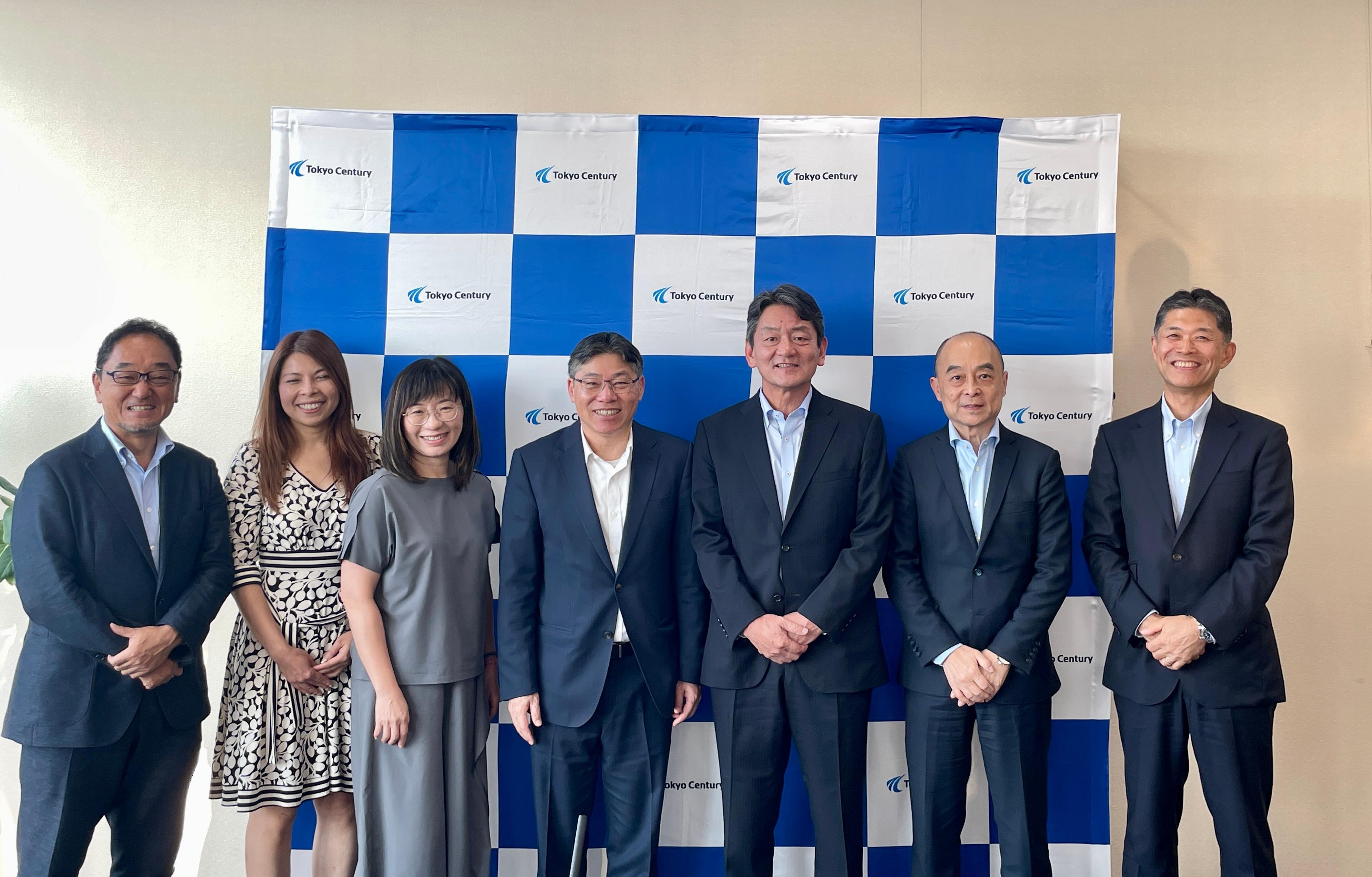 The Chairman of the Hong Kong Maritime and Port Board and the Secretary for Transport and Logistics, Mr Lam Sai-hung (centre), yesterday (July 4) led a delegation to meet with a ship finance company in Tokyo and posed for a group photo with representatives of the company. Also present were the Director of Marine, Mr Wong Sai-fat (second right); Deputy Secretary for Transport and Logistics and Commissioner for Maritime and Port Development, Miss Amy Chan (third left), and the Principal Hong Kong Economic and Trade Representative (Tokyo), Miss Winsome Au (second left).