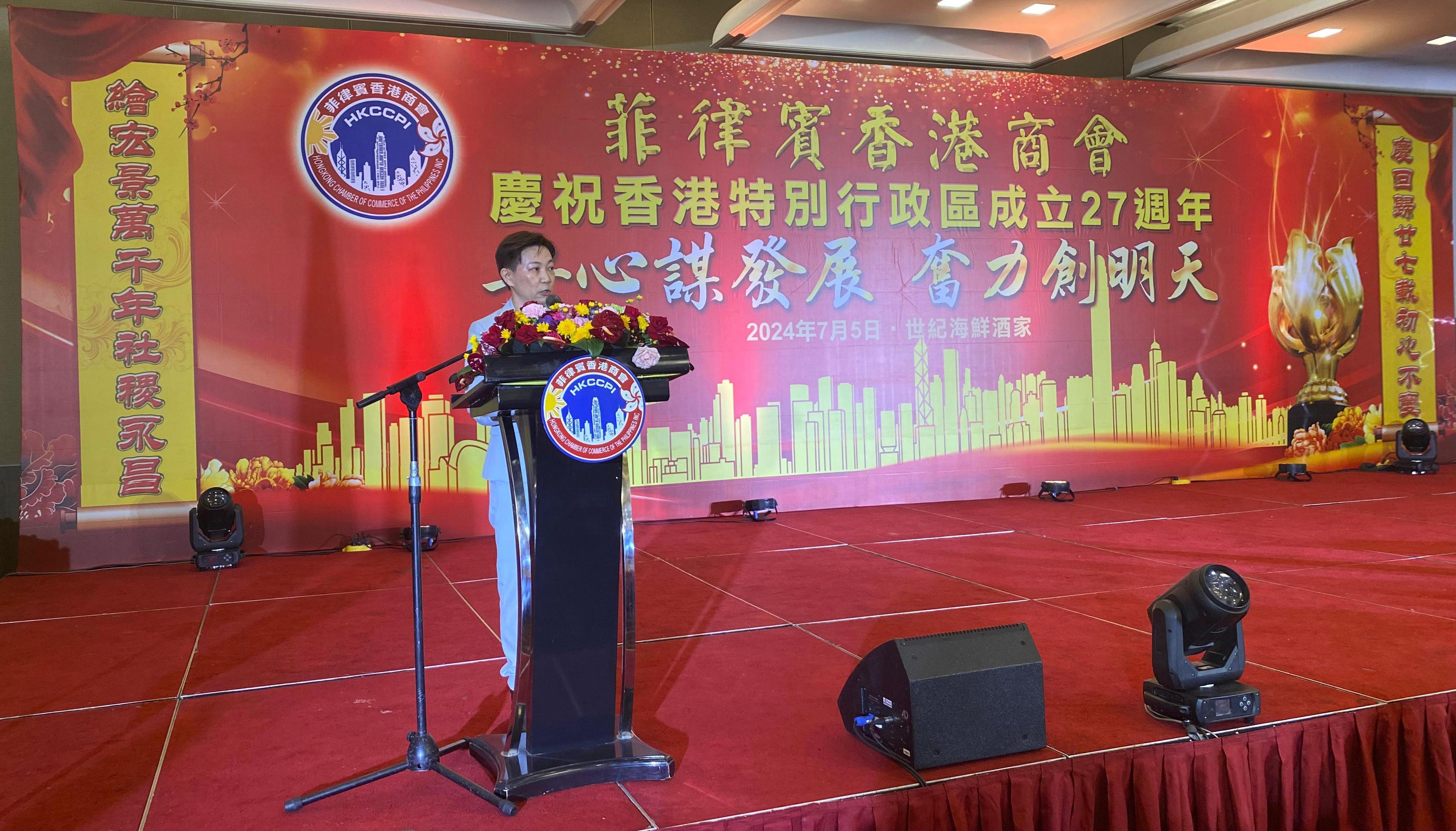 The Director-General of the Hong Kong Economic and Trade Office in Jakarta, Miss Libera Cheng, attended a dinner organised by the Hongkong Chamber of Commerce of the Philippines Inc in Manila, the Philippines today (July 5) to celebrate the 27th anniversary of the establishment of the Hong Kong Special Administrative Region. Photo shows Ms Cheng addressing the dinner. 