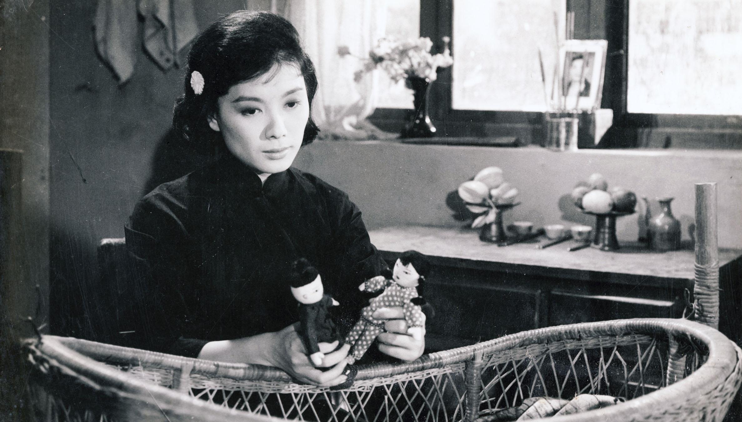 The Hong Kong Film Archive of the Leisure and Cultural Services Department will present "Cinematic Dreams of Wong Cheuk-hon" in its screening series "Morning Matinee" from August to October, featuring 16 film classics produced and distributed by the film companies founded by producer Wong Cheuk-hon. Photo shows a film still from "As Time Goes By" (1964). (Courtesy of First Distributors (HK) Limited)