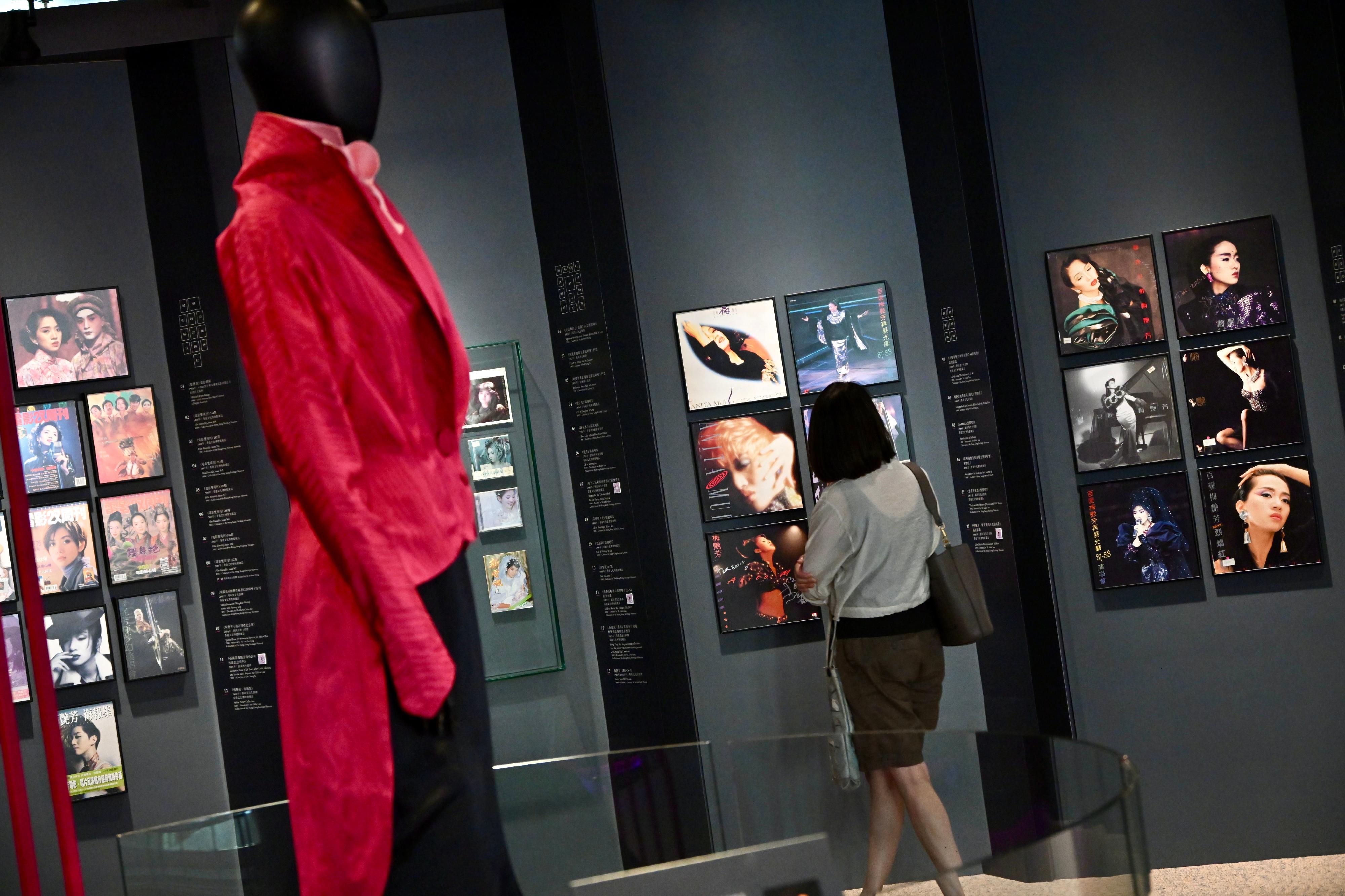 The exhibition "Timeless Diva: Anita Mui" organised by the Hong Kong Heritage Museum has been popular among the local public and tourists, receiving over 300 000 visitors since its opening in late December last year. Photo shows a visitor touring the exhibition.