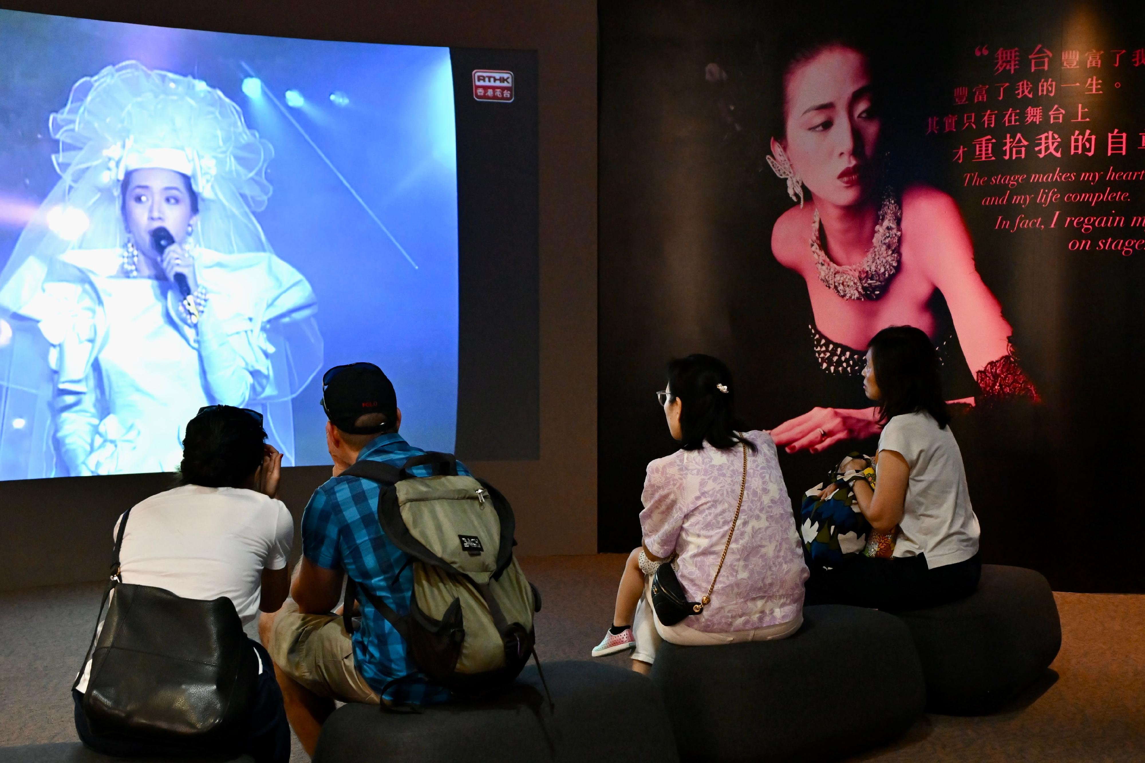 The exhibition "Timeless Diva: Anita Mui" organised by the Hong Kong Heritage Museum has been popular among the local public and tourists, receiving over 300 000 visitors since its opening in late December last year. Photo shows visitors touring the exhibition.