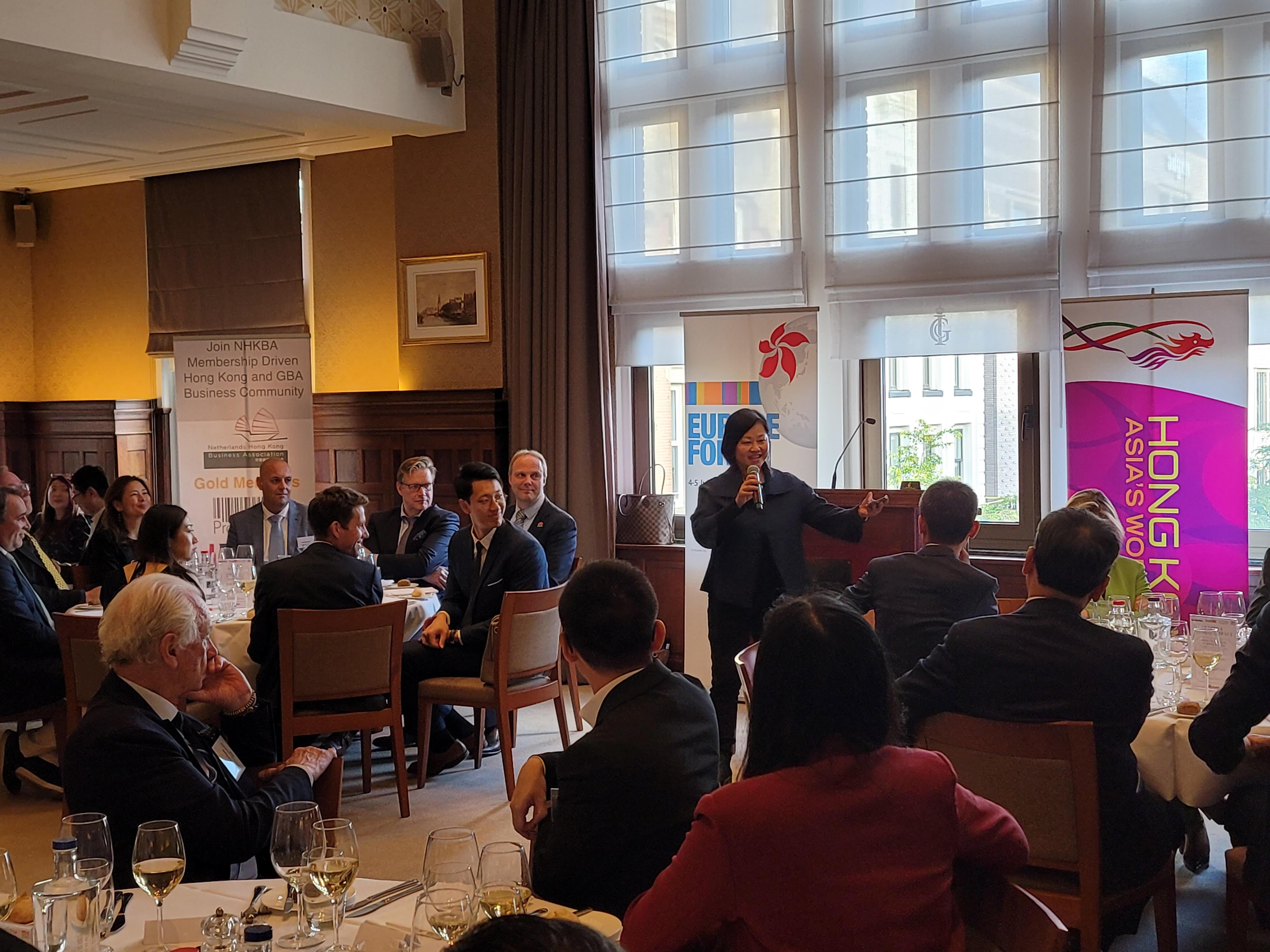 The Special Representative for Hong Kong Economic and Trade Affairs to the European Union, Ms Shirley Yung, spoke to the Dutch entrepreneurs and European business leaders at the business event themed the “Green Future of Hong Kong” on July 4 (Amsterdam time) in Amsterdam, the Netherlands.

