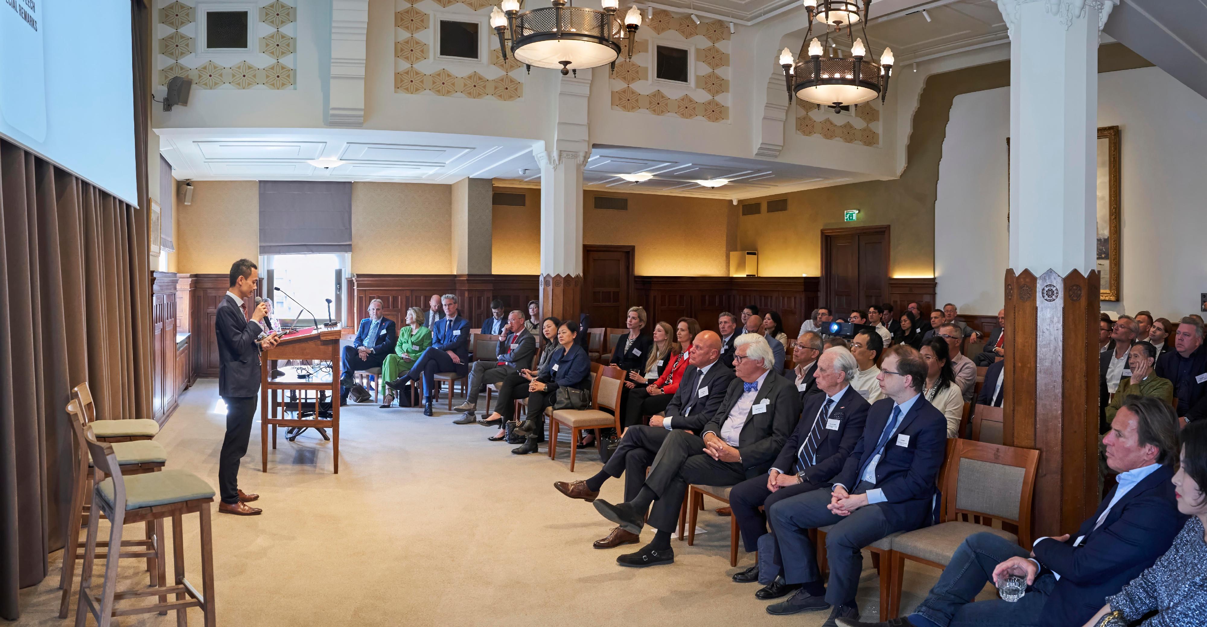 Supported by the Hong Kong Economic and Trade Office in Brussels and Invest Hong Kong, the Netherlands Hong Kong Business Association organised the annual summer event themed the “Green Future of Hong Kong” on July 4 (Amsterdam time) in Amsterdam, the Netherlands.