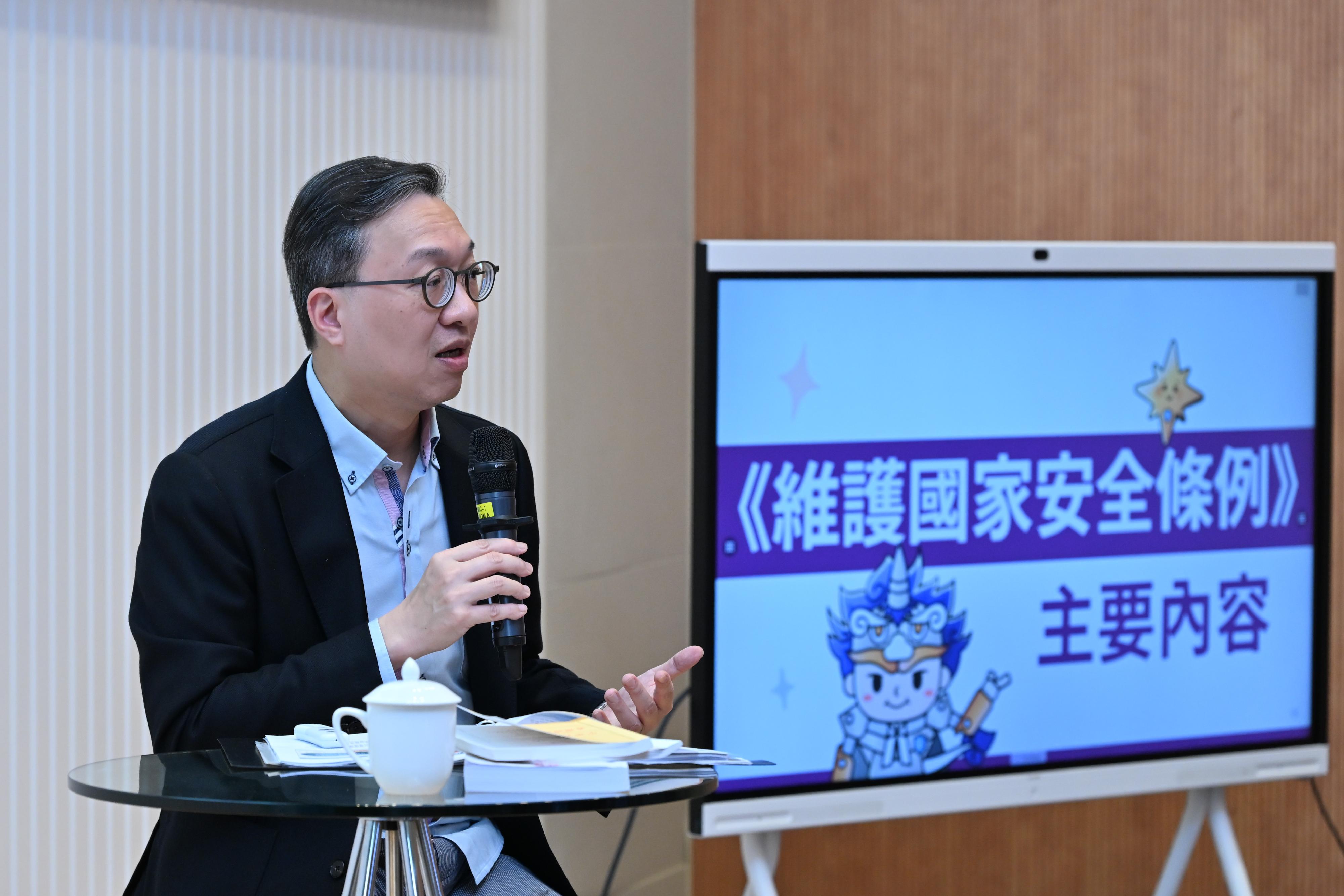 The second phase of the Rule of Law Education (ROLE) Stars Train-the-Leaders Programme was officially launched today (July 6) by the Department of Justice. Photo shows the Secretary for Justice, Mr Paul Lam, SC, giving a lecture on the topic "Rule of law and our legal system".
