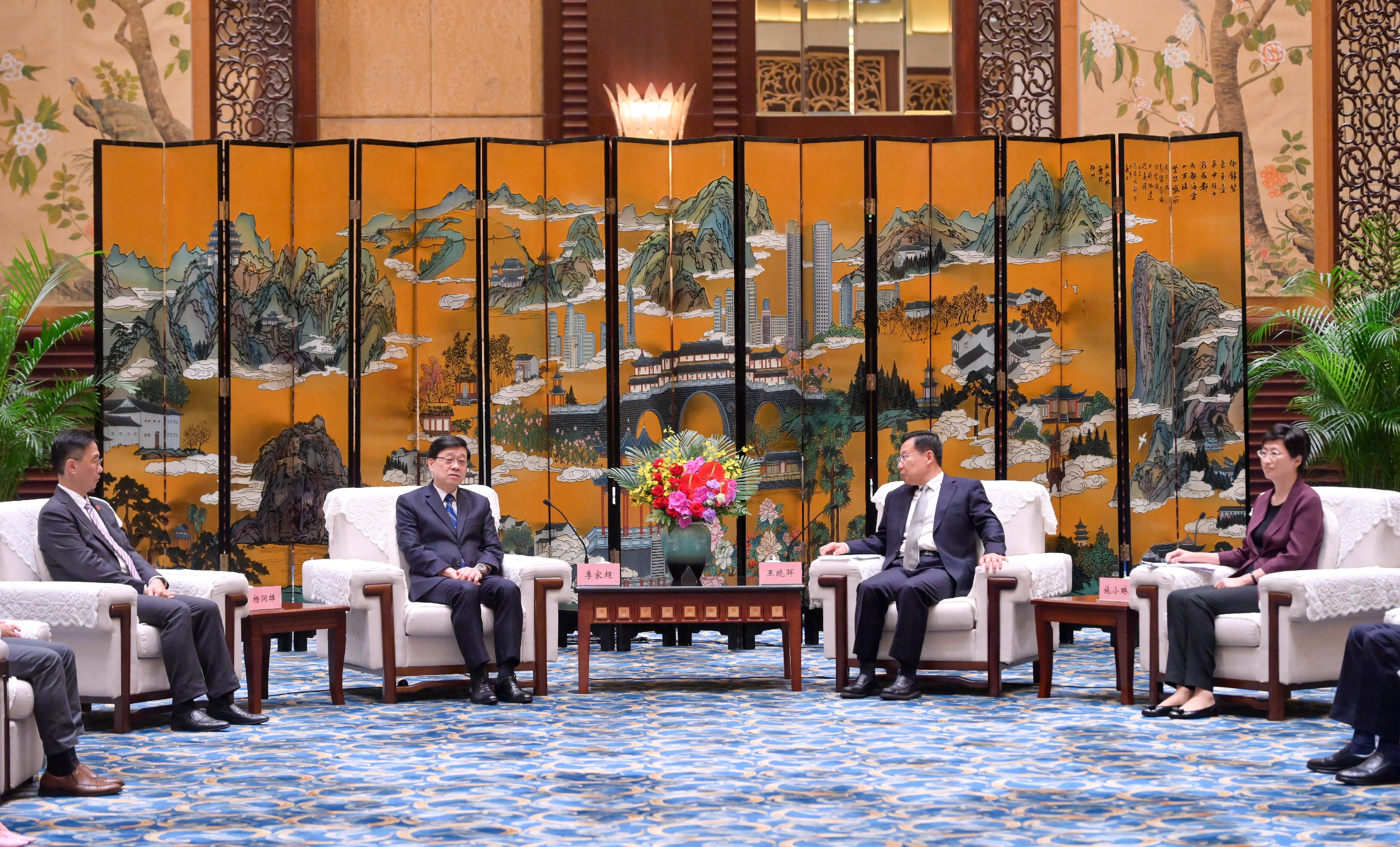 The Chief Executive, Mr John Lee, and his wife Mrs Janet Lee started their visit to Sichuan today (July 8). Photo shows Mr Lee (second left) meeting with the Secretary of the CPC Sichuan Provincial Committee, Mr Wang Xiaohui (second right). Looking on is the Secretary for Culture, Sports and Tourism, Mr Kevin Yeung (first left) and Deputy Secretary of the CPC Sichuan Provincial Committee and the Acting Governor of the People's Government of Sichuan Province, Ms Shi Xiaolin (first right).