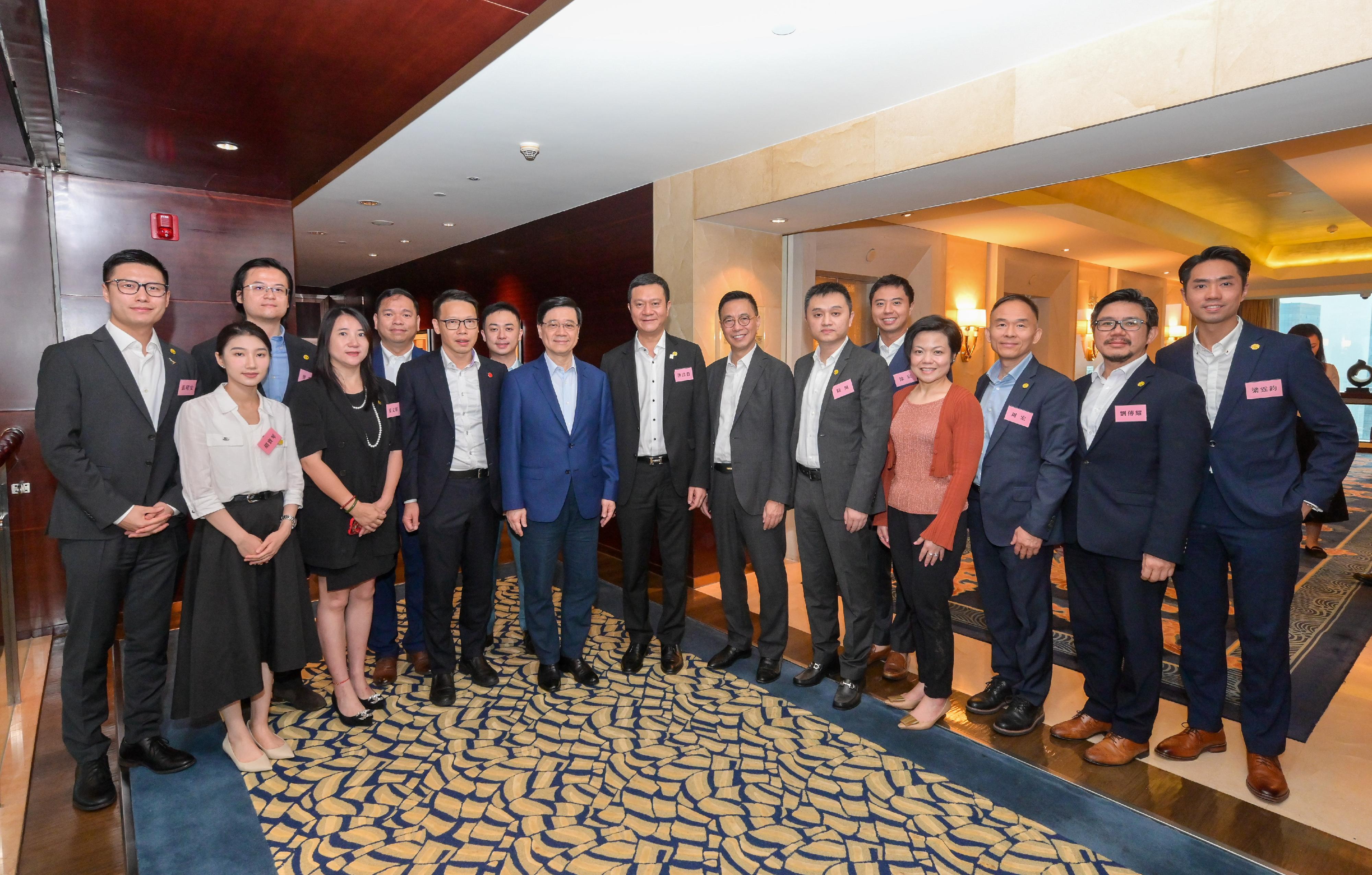 The Chief Executive, Mr John Lee, continued his visit to Sichuan today (July 9). Photo shows Mr Lee (front row, fourth left); the Secretary for Culture, Sports and Tourism, Mr Kevin Yeung (front row, sixth left); and the Director of the Hong Kong Economic and Trade Office in Chengdu, Mr Enoch Yuen (front row, third left), with local Hong Kong people and representatives of Hong Kong enterprises in Sichuan.
