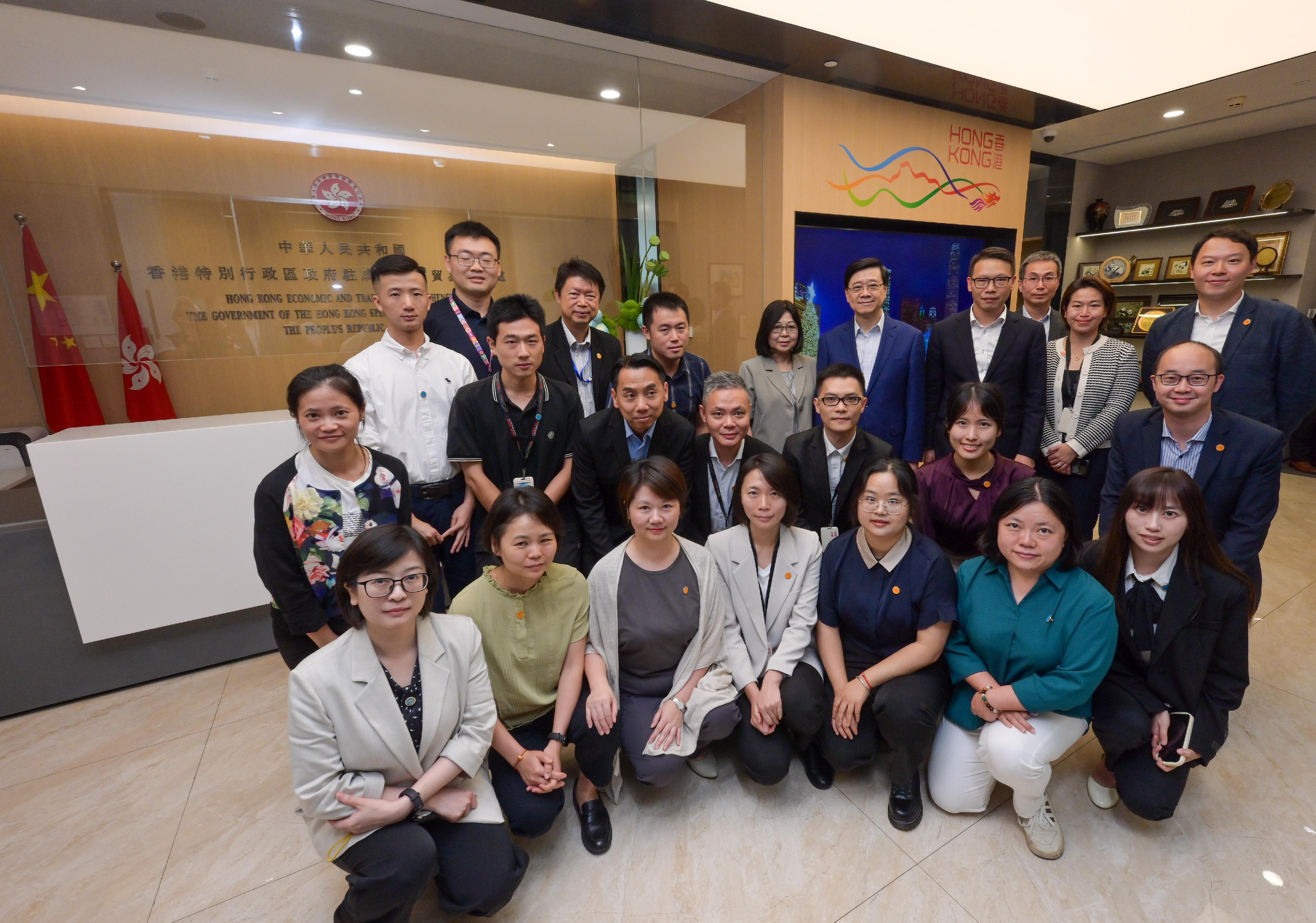 The Chief Executive, Mr John Lee, continued his visit to Sichuan today (July 9). Photo shows Mr Lee and his wife Mrs Lee (third row, fifth and sixth right) and the Director of the Hong Kong Economic and Trade Office in Chengdu, Mr Enoch Yuen (third row, fourth right), with staff of the Hong Kong Economic and Trade Office in Chengdu.