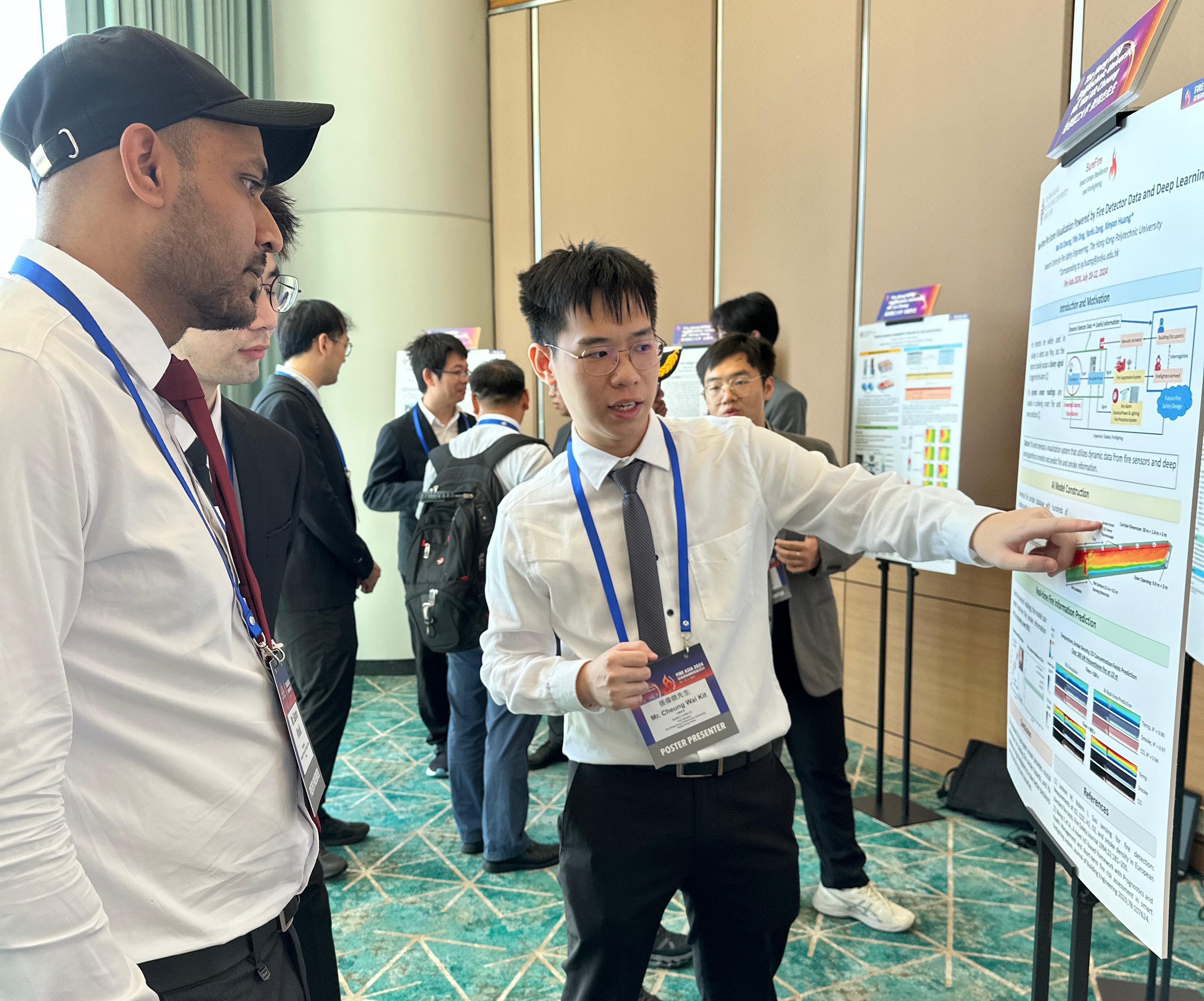 About 600 experts and delegates in emergency response, paramedic services, medical professions and fire engineering from various countries and regions are taking part in the Fire Asia 2024 international conference being held at the Hong Kong Convention and Exhibition Centre from today (July 10) to July 12. Photo shows a scholar in the field of fire engineering sharing his research findings with participants in the form of poster presentations.