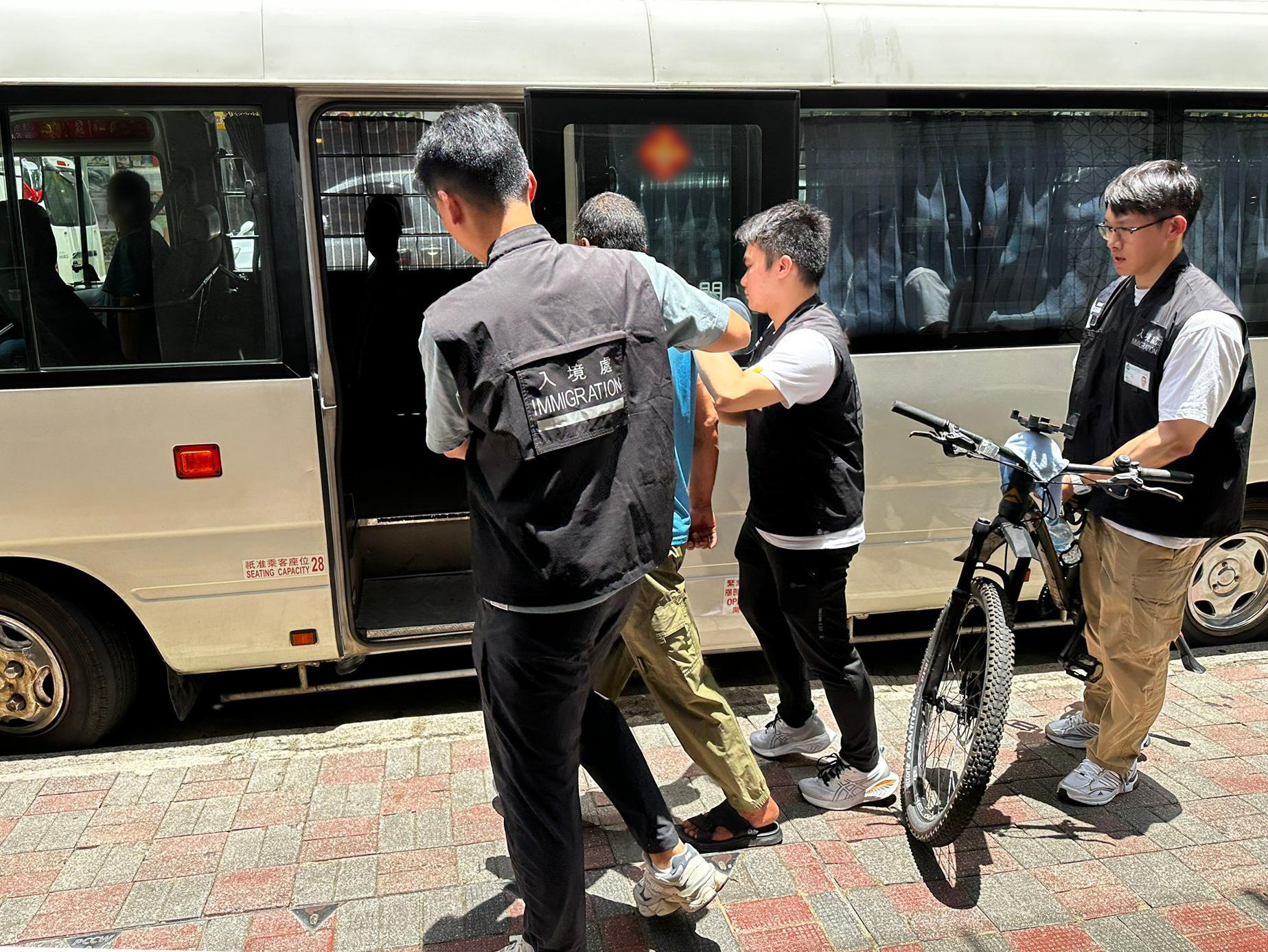 The Immigration Department mounted a series of territory-wide anti-illegal worker operations codenamed "Lightshadow" to combat illegal food delivery couriers for three consecutive days from July 8 to today (July 10). Photo shows a suspected illegal worker arrested during an operation.