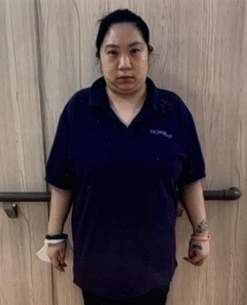 Chan Chak-kwai, aged 33, is about 1.57 metres tall, 77 kilograms in weight and of fat build. She has a round face with yellow complexion and short black hair. She has tattoos on left forearms and right calf. She was last seen wearing a dark-purple short-sleeved shirt, light blue shorts, light-coloured sneakers and carrying a green crossbody bag.