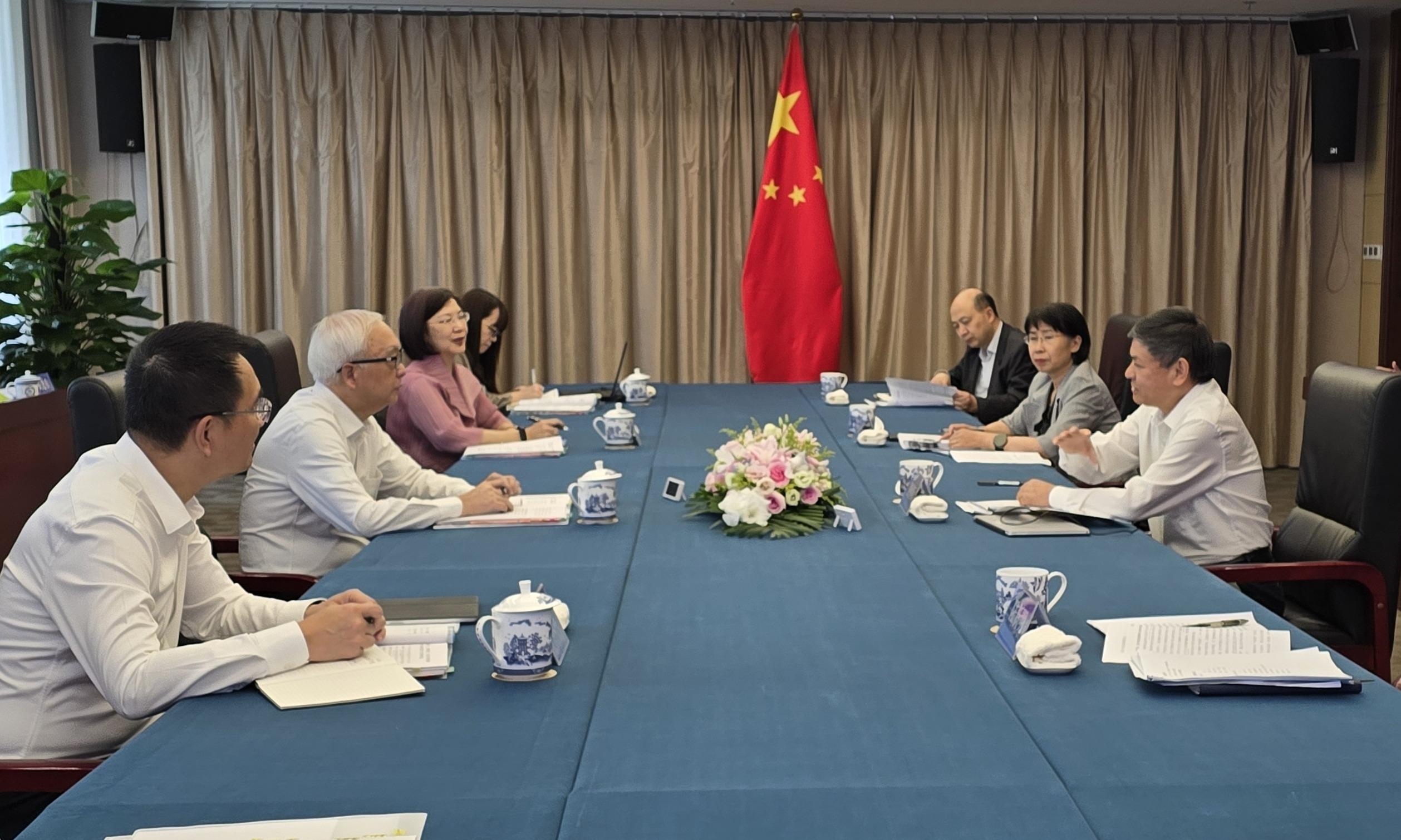 The Secretary for Environment and Ecology, Mr Tse Chin-wan (second left), visited the Ministry of Ecology and Environment (MEE) in Beijing today (July 11) and met with the Minister of the MEE, Mr Huang Runqiu (first right), to exchange views on various ecology and environment protection issues and related works. The Permanent Secretary for Environment and Ecology (Environment), Miss Janice Tse (third left); and the Commissioner for Climate Change, Mr Wong Chuen-fai (first left) also attended the meeting.