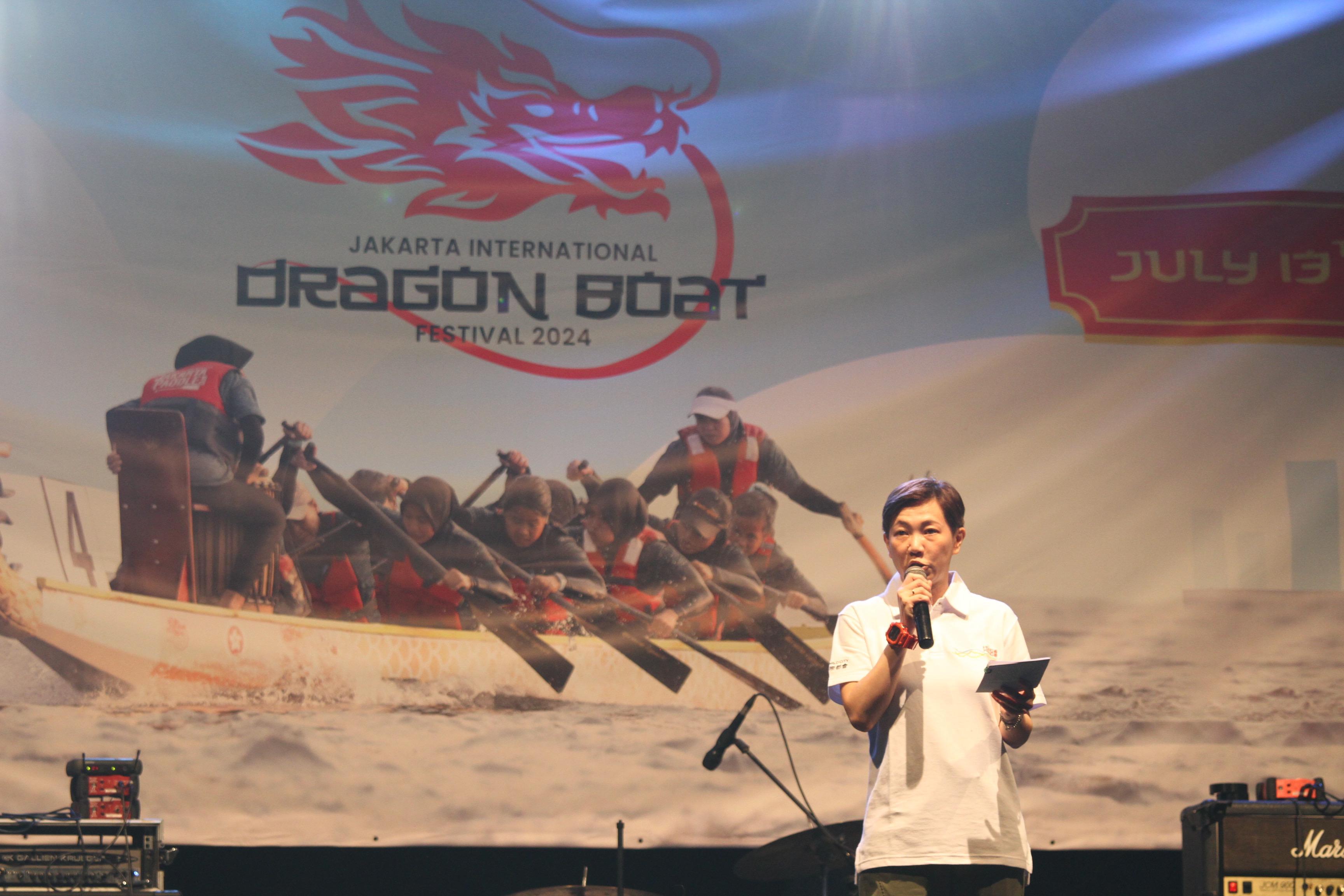 The Jakarta International Dragon Boat Festival 2024 sponsored by the Hong Kong Economic and Trade Office in Jakarta (HKETO Jakarta) was held in Jakarta, Indonesia, today (July 13) to celebrate the 27th anniversary of the establishment of the Hong Kong Special Administrative Region. Picture shows the Director-General of the HKETO Jakarta, Miss Libera Cheng, addressing the prize presentation ceremony.