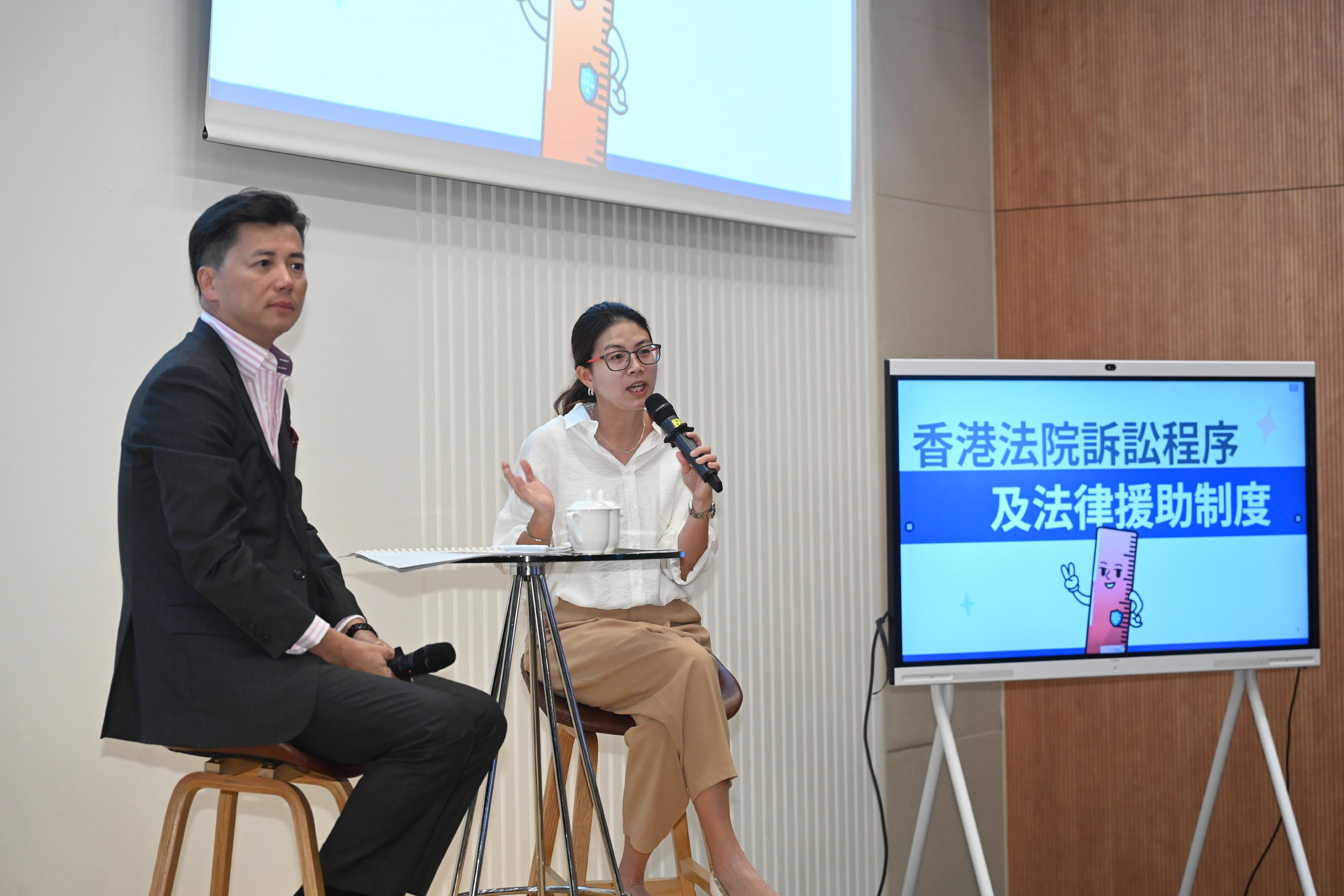 Titled "Rule of Law Education (ROLE) Stars", the two-day foundation course of the second phase of the Rule of Law Education Train-the-Leaders Programme organised by the Department of Justice was concluded today (July 13). Photo shows Mr Martin Hui, SC (left), and Ms Roberta Chan, solicitor (right), briefing the trainees on topics including the criminal and civil litigation process of the Hong Kong courts, alternative dispute resolution services and the legal profession.
