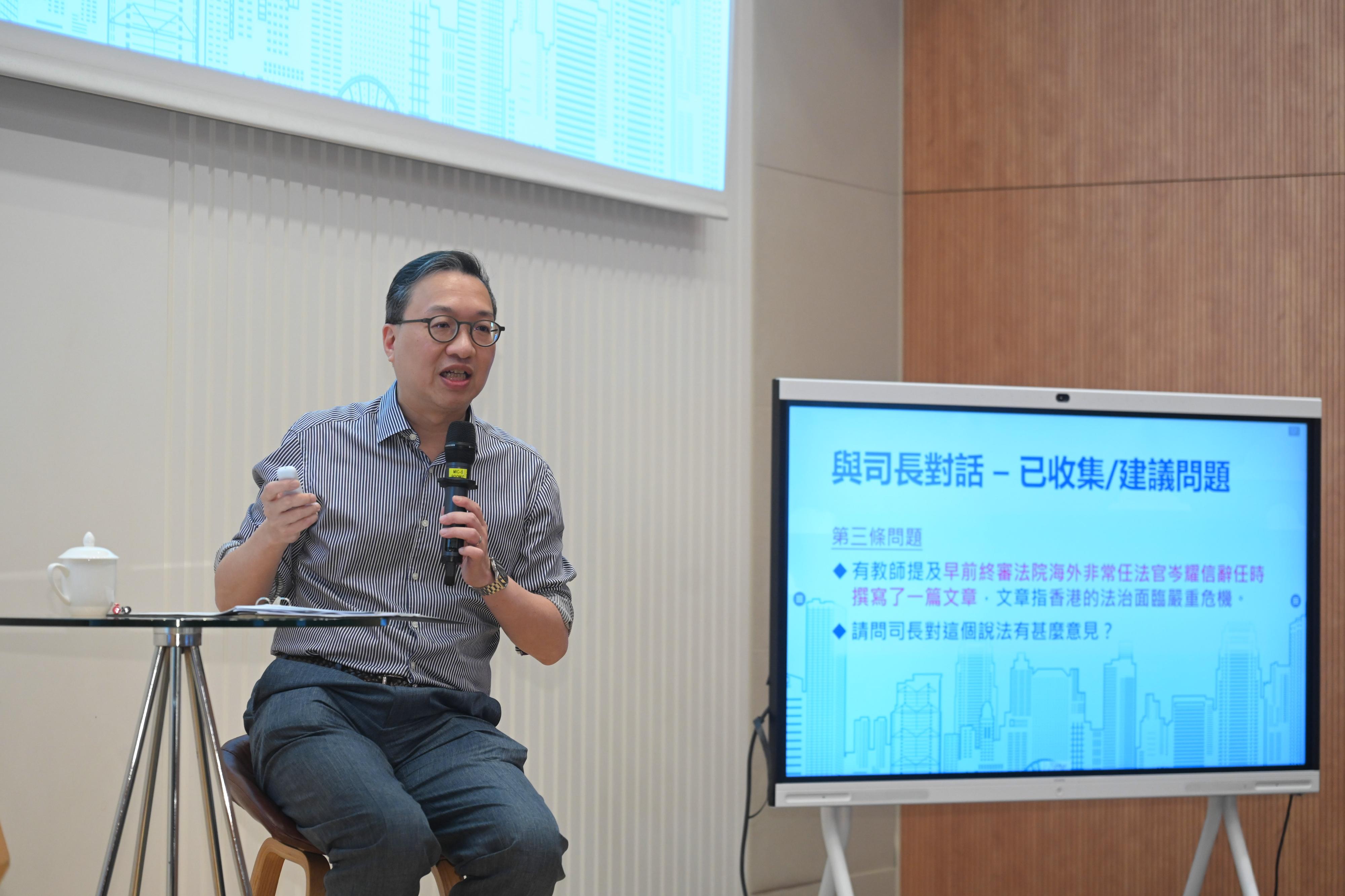 Titled "Rule of Law Education (ROLE) Stars", the two-day foundation course of the second phase of the Rule of Law Education Train-the-Leaders Programme organised by the Department of Justice was concluded today (July 13). Photo shows the Secretary for Justice, Mr Paul Lam, SC, having in-depth exchanges with the trainees on topics related to the rule of law in an interactive "Talk to the Secretary for Justice -- Question-and-Answer Session".   

