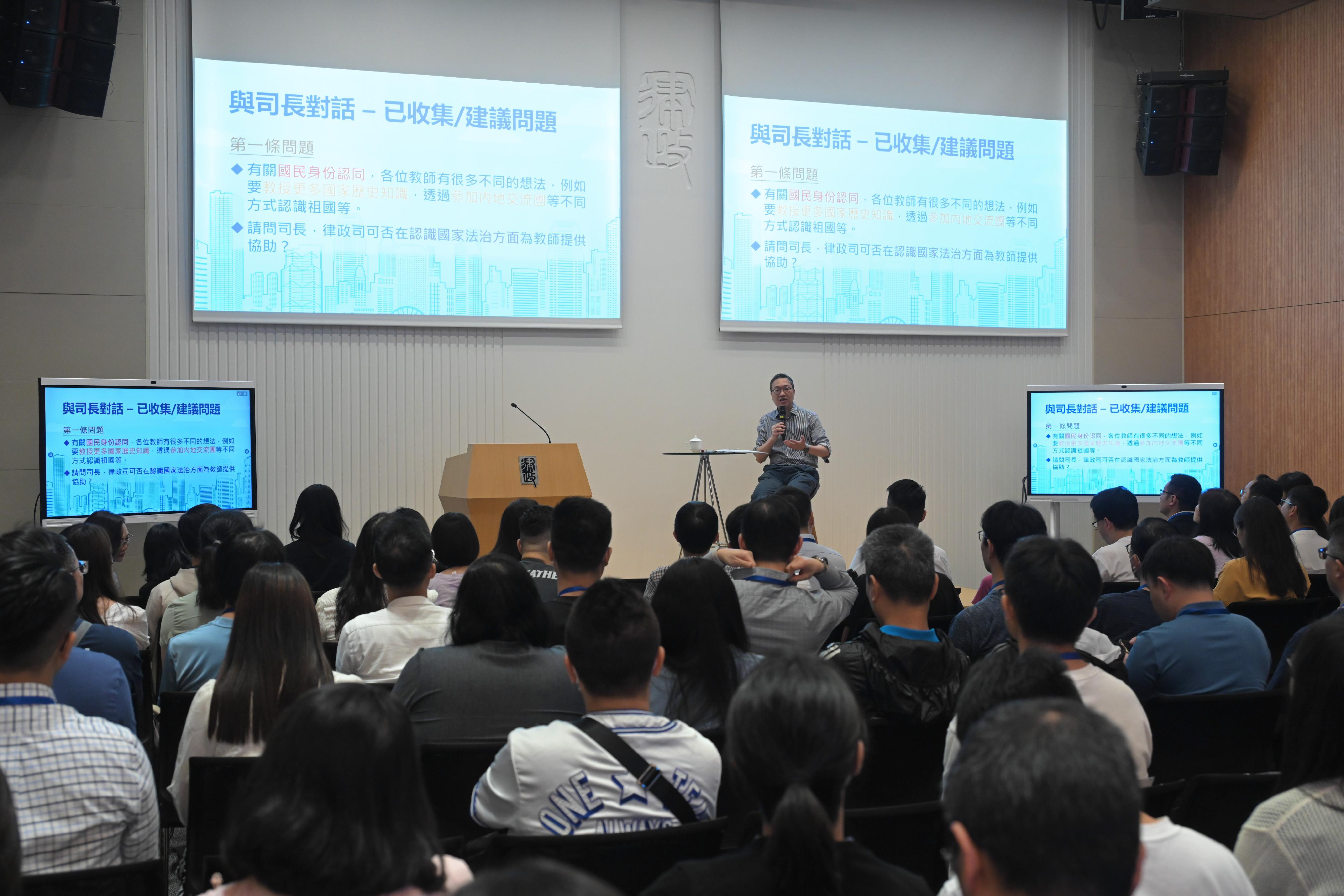 Titled "Rule of Law Education (ROLE) Stars", the two-day foundation course of the second phase of the Rule of Law Education Train-the-Leaders Programme organised by the Department of Justice was concluded today (July 13). Photo shows the Secretary for Justice, Mr Paul Lam, SC, having in-depth exchanges with the trainees on topics related to the rule of law in an interactive "Talk to the Secretary for Justice -- Question-and-Answer Session".   
