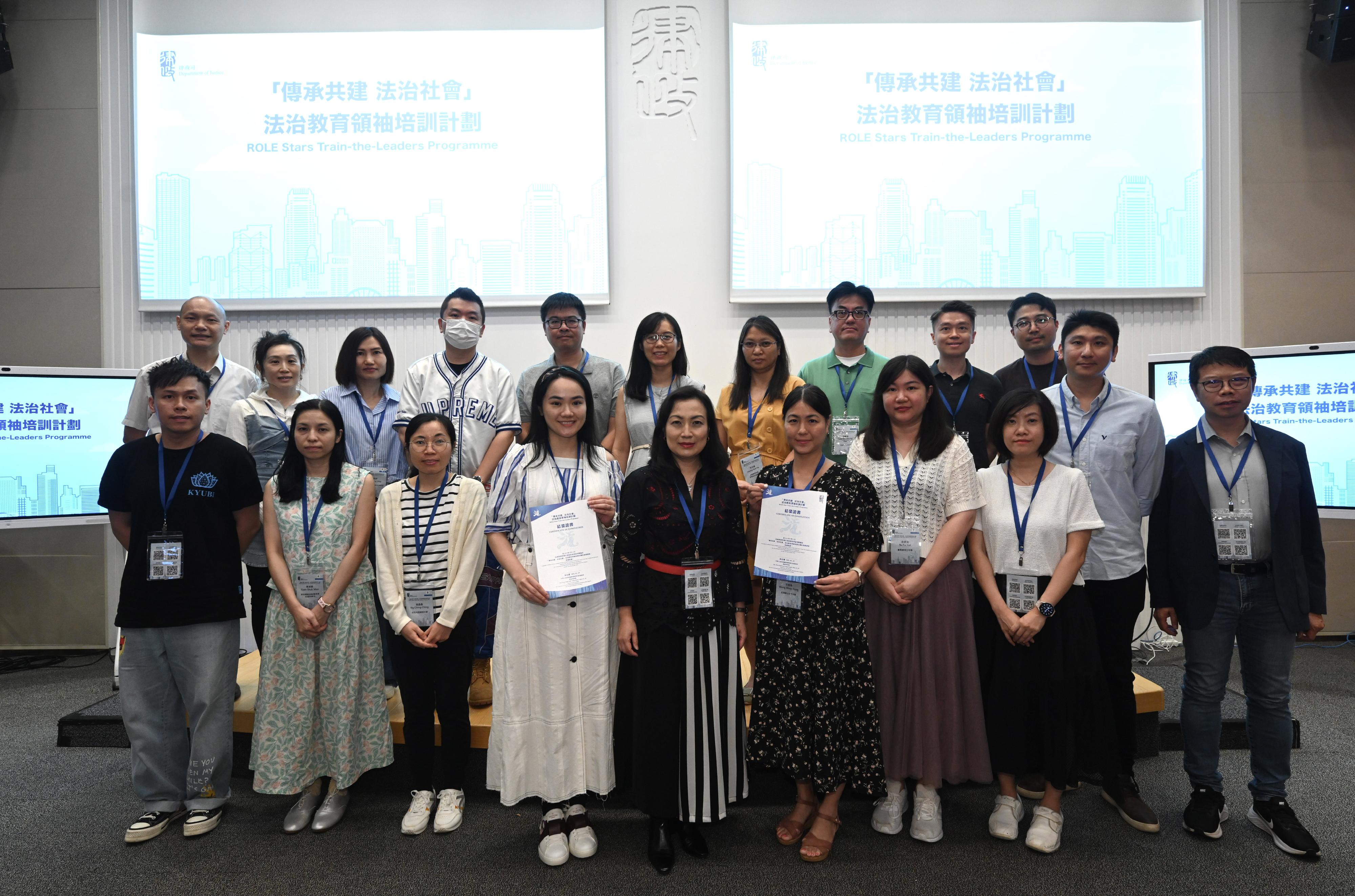 Titled "Rule of Law Education (ROLE) Stars", the two-day foundation course of the second phase of the Rule of Law Education Train-the-Leaders Programme organised by the Department of Justice was concluded today (July 13). Photo shows member of the Steering Committee on Rule of Law Education, Chairperson of the Working Group on Coordination and Liaison and Legislative Council Member, Ms Carmen Kan (front row, fifth left), presenting certificates to trainees who have completed the two-day foundation course of the second-phase programme.
