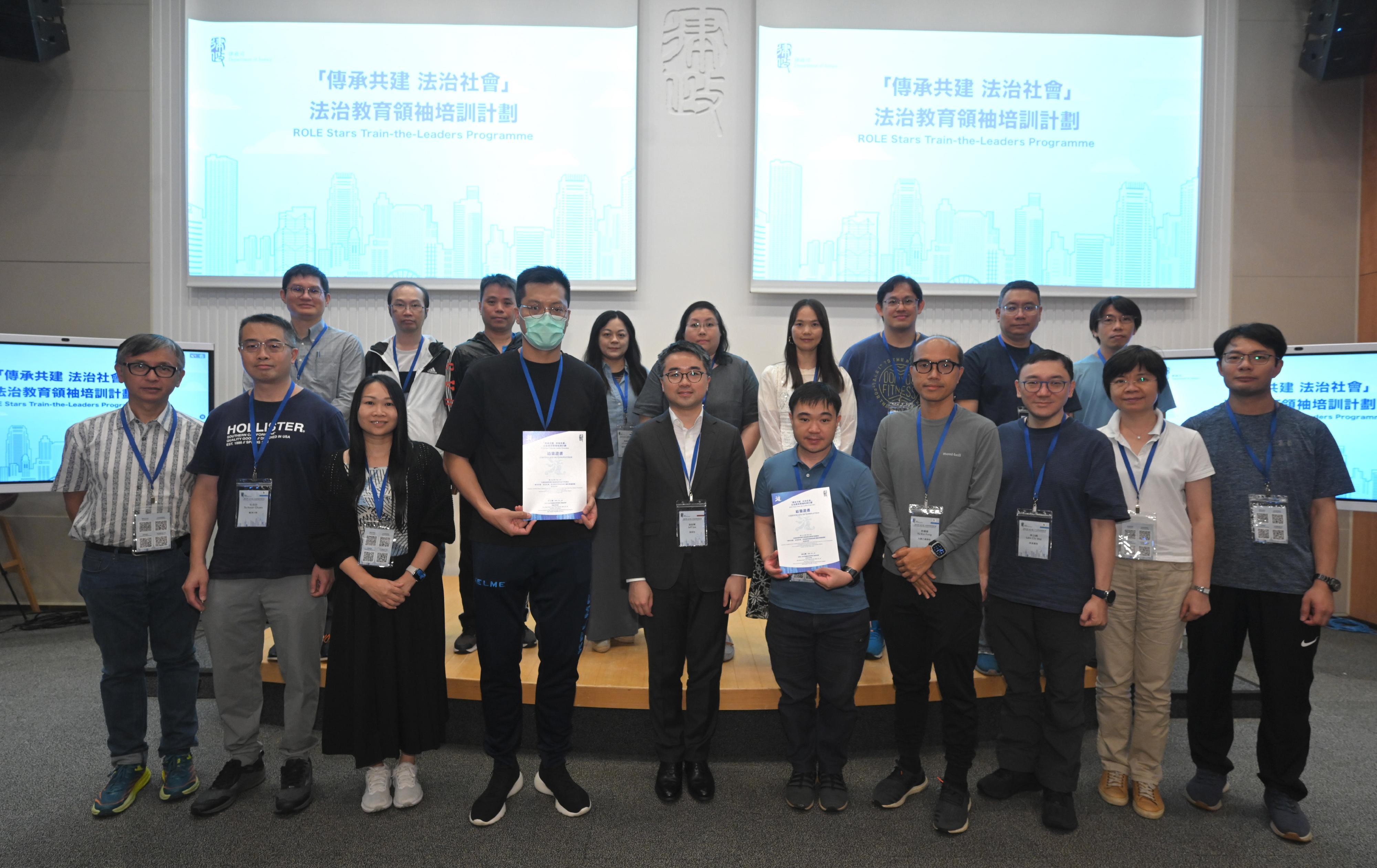 Titled "Rule of Law Education (ROLE) Stars", the two-day foundation course of the second phase of the Rule of Law Education Train-the-Leaders Programme organised by the Department of Justice was concluded today (July 13). Photo shows the Under Secretary for Education, Mr Sze Chun-fai (front row, fifth left), presenting certificates to trainees who have completed the two-day foundation course of the second-phase programme.
