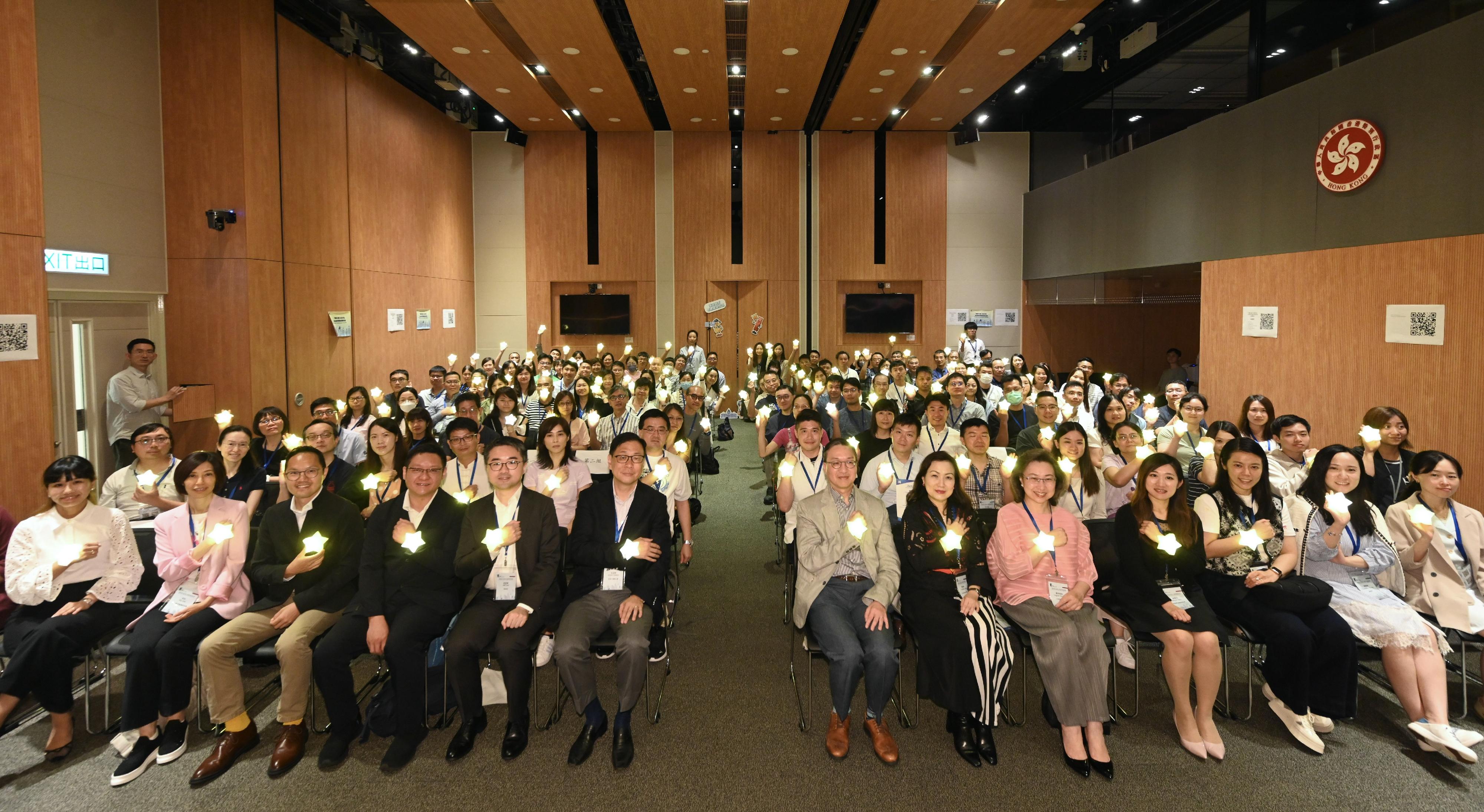 Titled "Rule of Law Education (ROLE) Stars", the two-day foundation course of the second phase of the Rule of Law Education Train-the-Leaders Programme organised by the Department of Justice was concluded today (July 13). Photo shows the Secretary for Justice, Mr Paul Lam, SC (first row, seventh right); member of the Steering Committee on Rule of Law Education, Chairperson of the Working Group on Coordination and Liaison and Legislative Council Member, Ms Carmen Kan (first row, sixth right); and the Under Secretary for Education, Mr Sze Chun-fai (first row, fifth left), who are the officiating guests of the graduation ceremony, pictured with the Secretary for the Civil Service, Mrs Ingrid Yeung (first row, fifth right); the Chairperson of the Hong Kong Bar Association, Mr Victor Dawes, SC (first row, sixth left), and other guests and trainees at the graduation ceremony of the programme.