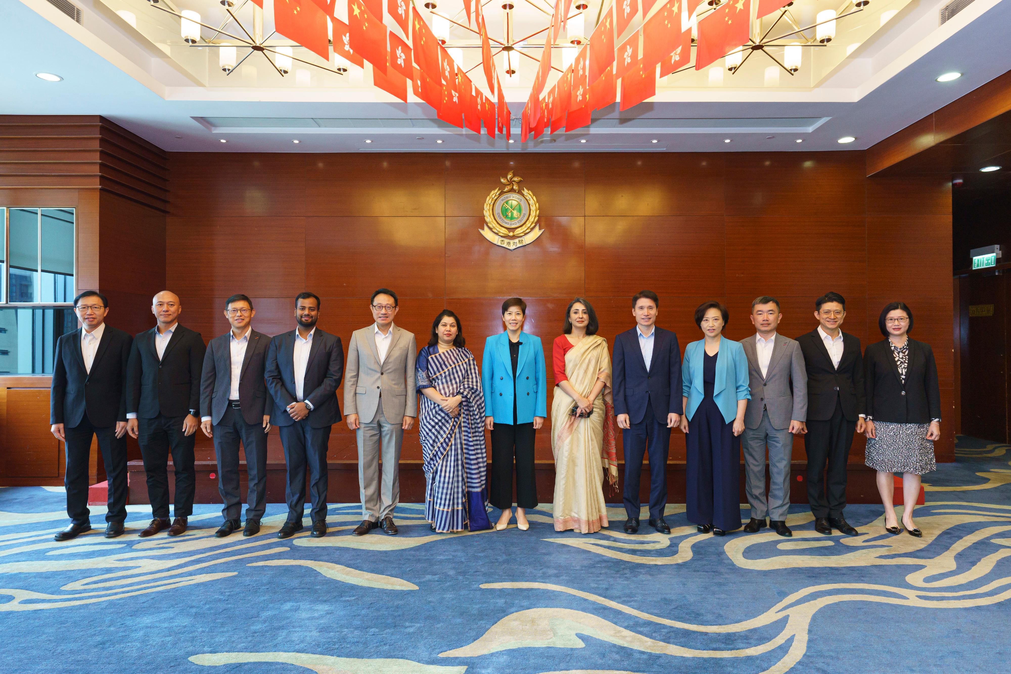 The Commissioner of Customs and Excise Department, Ms Louise Ho, today (July 15) had a luncheon with the Consul-General of India to Hong Kong, Ms Satwant Khanalia, and other staff of the Consulate. Photo shows Ms Ho (centre), Ms Khanalia (sixth left), staff of the Consulate, and officers of Hong Kong Customs.