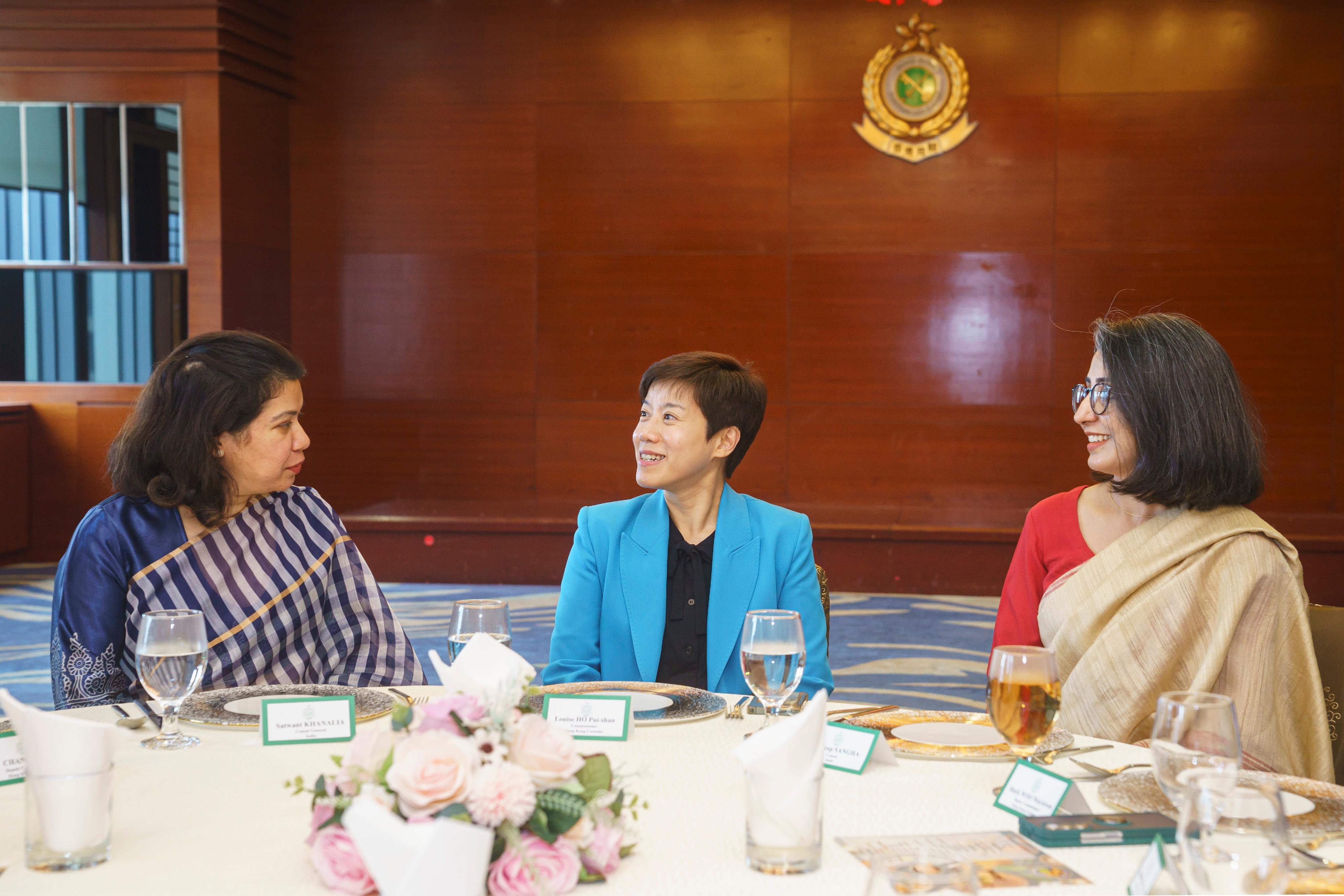 The Commissioner of Customs and Excise Department, Ms Louise Ho (centre), today (July 15) hosted a luncheon for the Consul-General of India to Hong Kong, Ms Satwant Khanalia (left), and staff of the Consulate.
