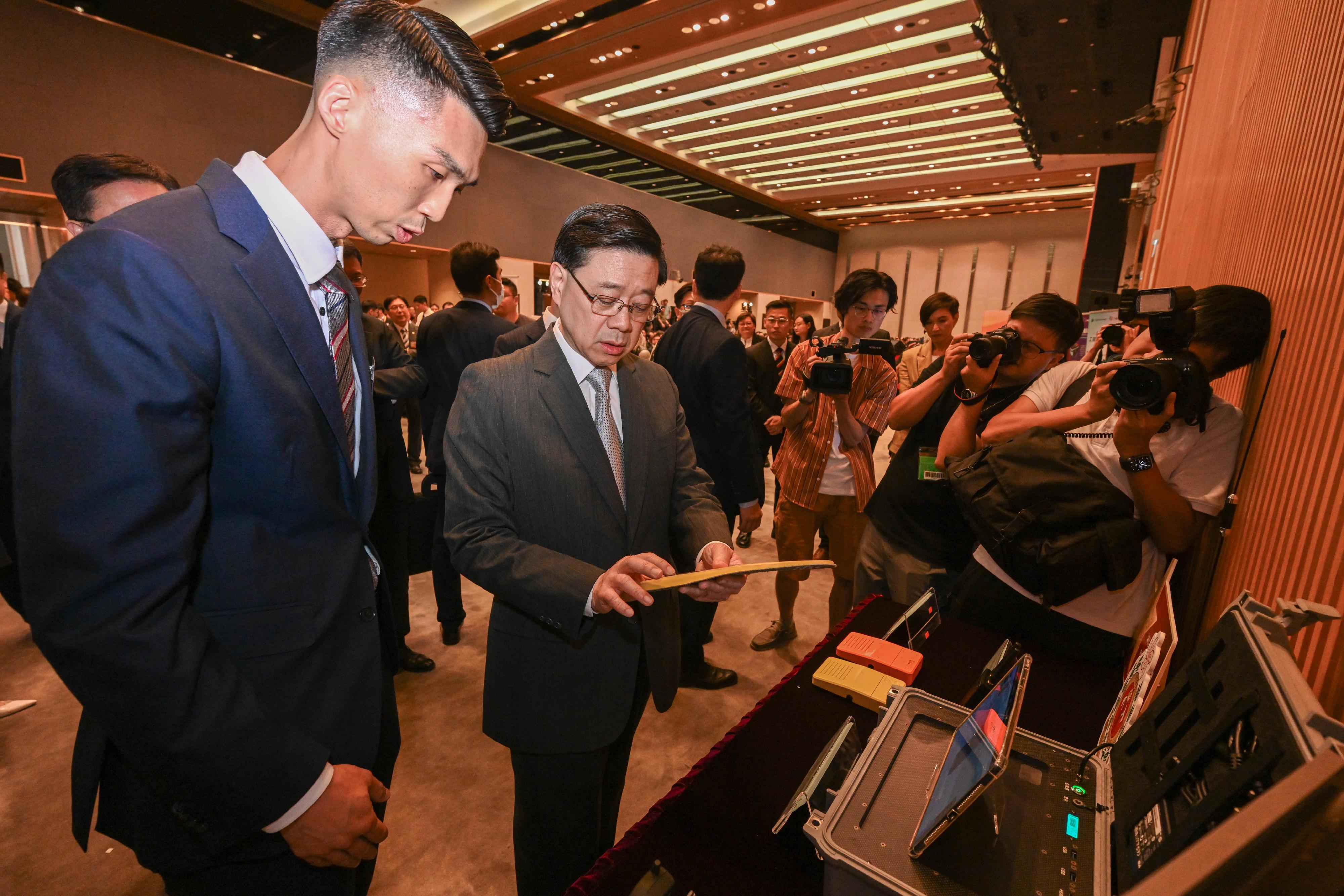 The Chief Executive, Mr John Lee, attended the Reception for I&T Awards 2024 today (July 15). Photo shows Mr Lee (second left) touring the winning projects showcase. 