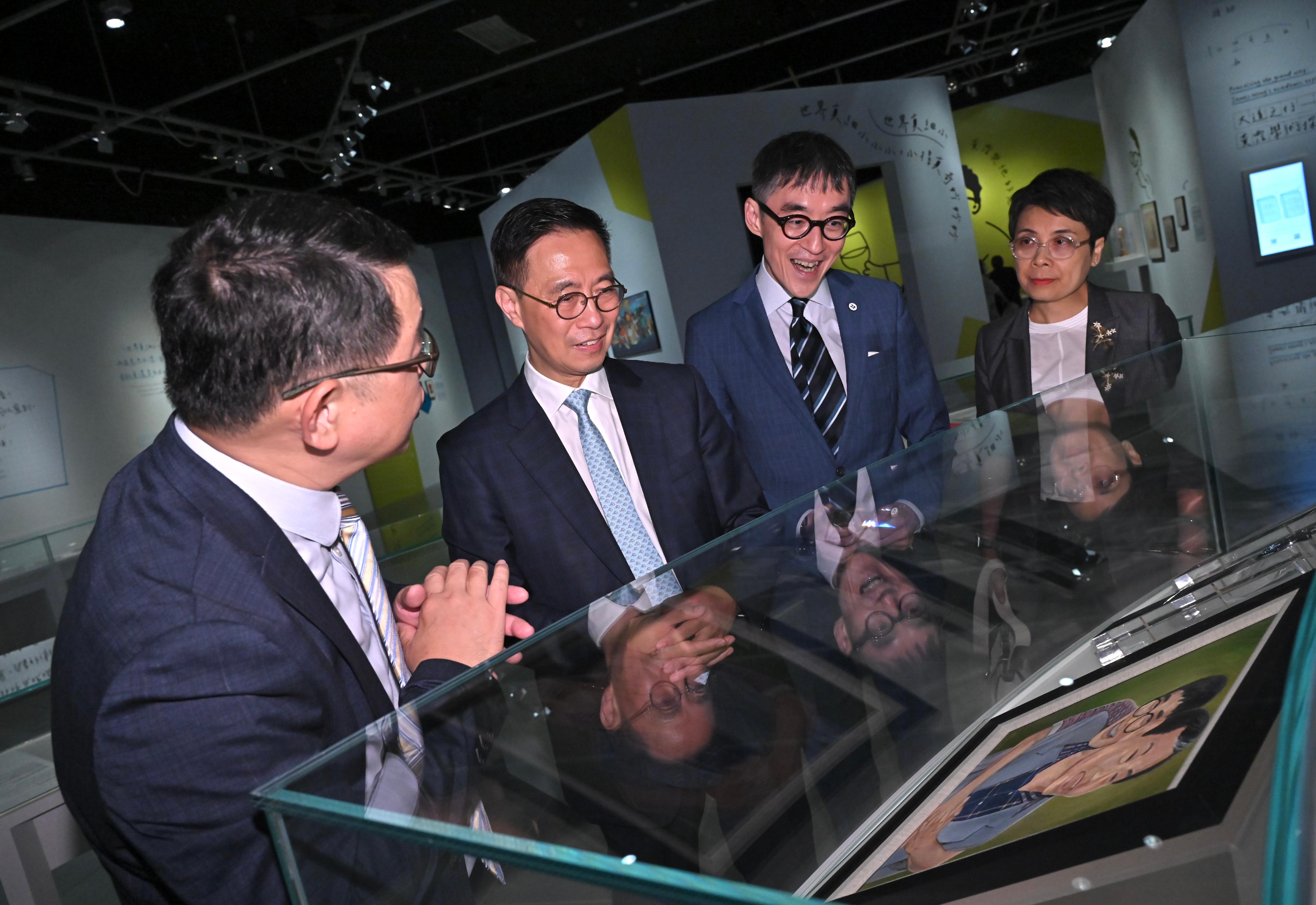 The opening ceremony for the "A Laugh at the World: James Wong" exhibition was held today (July 16) at the Hong Kong Heritage Museum (HKHM). Photo shows the Secretary for Culture, Sports and Tourism, Mr Kevin Yeung (second left); the Chairman of the Museum Advisory Committee, Professor Douglas So (second right); the Acting Director of Leisure and Cultural Services, Miss Eve Tam (first right); and the Museum Director of the HKHM, Mr Brian Lam (first left), touring the exhibition.