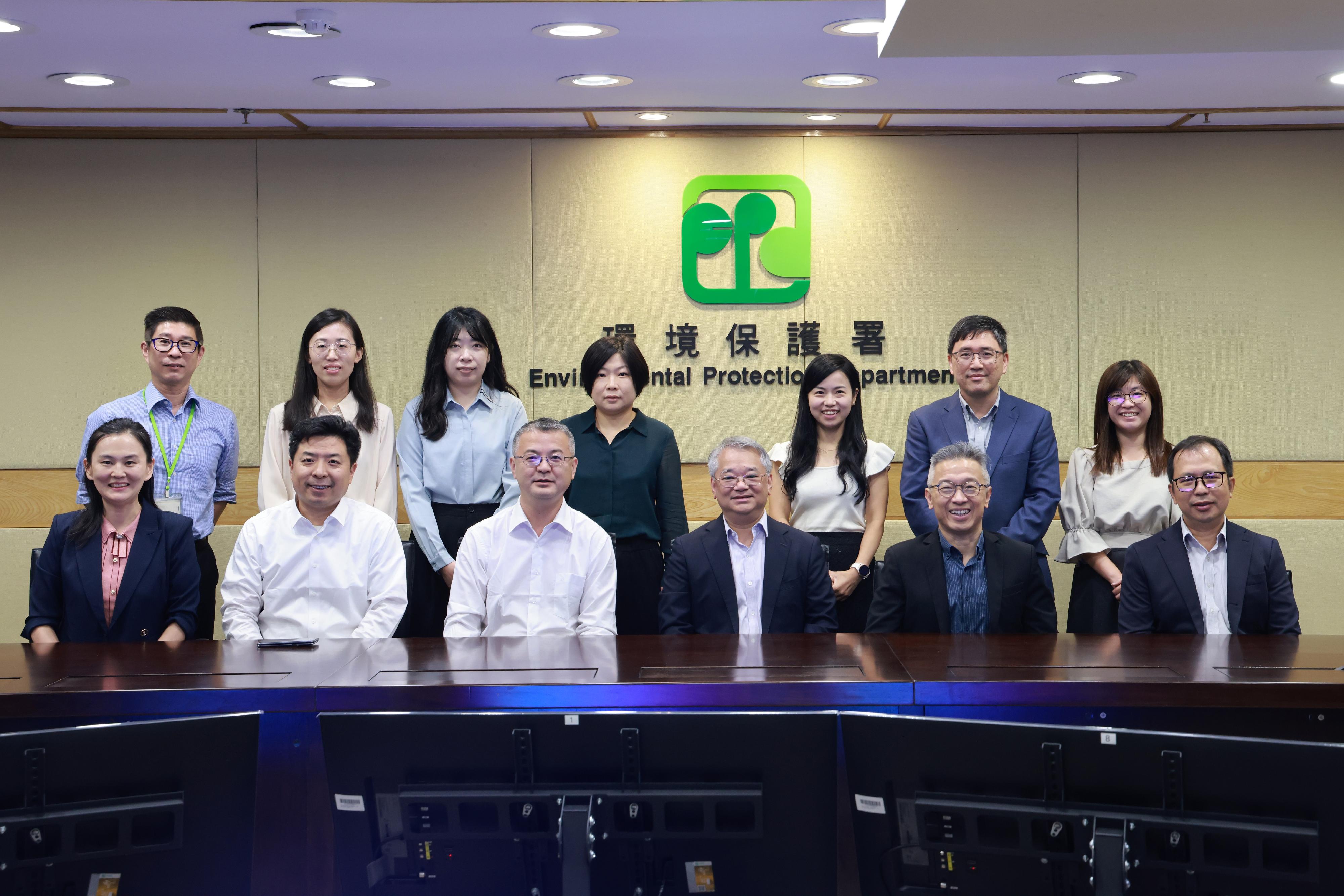 The Environmental Protection Department (EPD) and the delegation from the China National Environmental Monitoring Centre of the Ministry of Ecology and Environment today (July 17) had an in-depth technical exchange on the Cooperation Arrangement on Technical Exchange on Environmental Monitoring. Photo shows the Director of Environmental Protection, Dr Samuel Chui (front row, third right), the Assistant Director of Environmental Protection (Water Quality Management), Mr Michael Lui (front row, second right), and EPD officers with the Deputy Director of the China National Environmental Monitoring Centre, Dr Mao Yuru (front row, third left), and the delegation members after the exchange meeting.