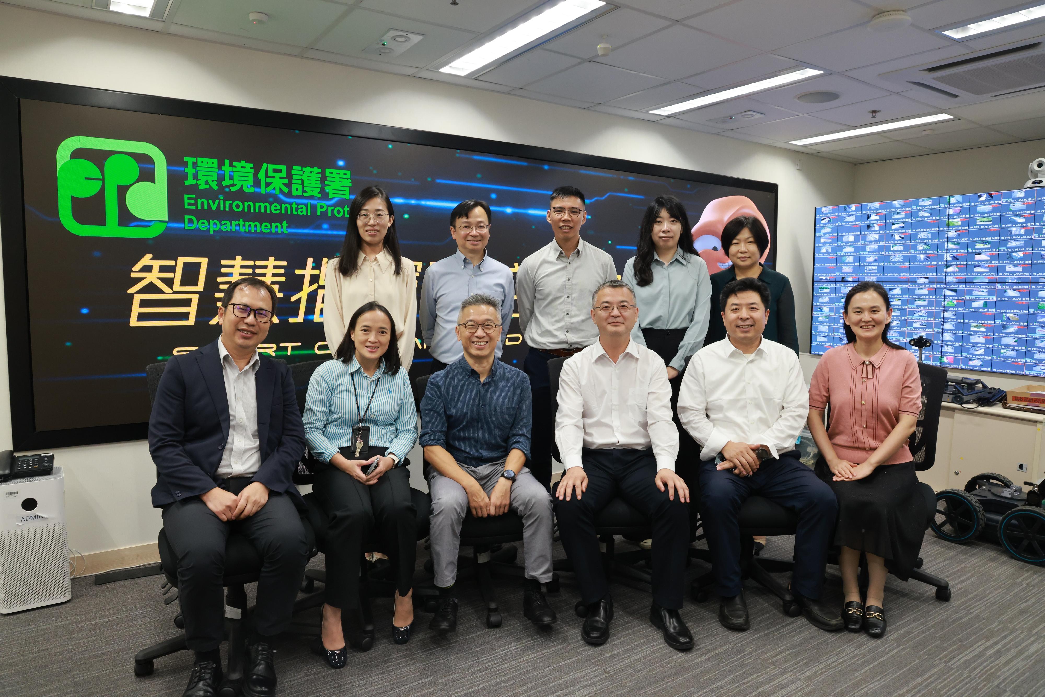 The delegation from the China National Environmental Monitoring Centre of the Ministry of Ecology and Environment visited the Smart Command and Control Centre of the Environmental Protection Department today (July 17), to understand about the application of advanced technology and smart enforcement in water quality monitoring and environmental protection in Hong Kong. Photo shows the Assistant Director of Environmental Protection (Water Quality Management), Mr Michael Lui (front row, third left), the Deputy Director of the China National Environmental Monitoring Centre, Dr Mao Yuru (front row, third right), and delegation members and EPD officers. 