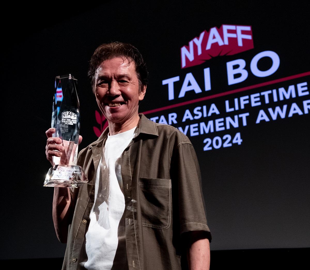 The New York Asian Film Festival on July 14 (New York time) bestowed the Star Asia Lifetime Achievement Award to veteran Hong Kong actor Tai Bo, whose indispensable presence in Hong Kong cinema and natural on-screen talent has earned him numerous awards. 