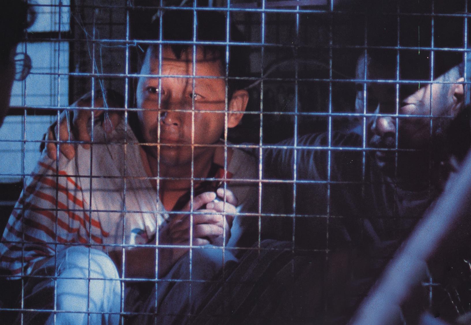 The Hong Kong Film Archive will introduce additional screenings of "Cageman" (1992) on August 31 (Saturday) at 5pm at its Cinema so that more audience members can revisit this film classic. This screening programme is one of the features of the Chinese Culture Festival. Photo shows a film still from "Cageman" (1992). (Courtesy of Sil-Metropole Organisation Ltd)