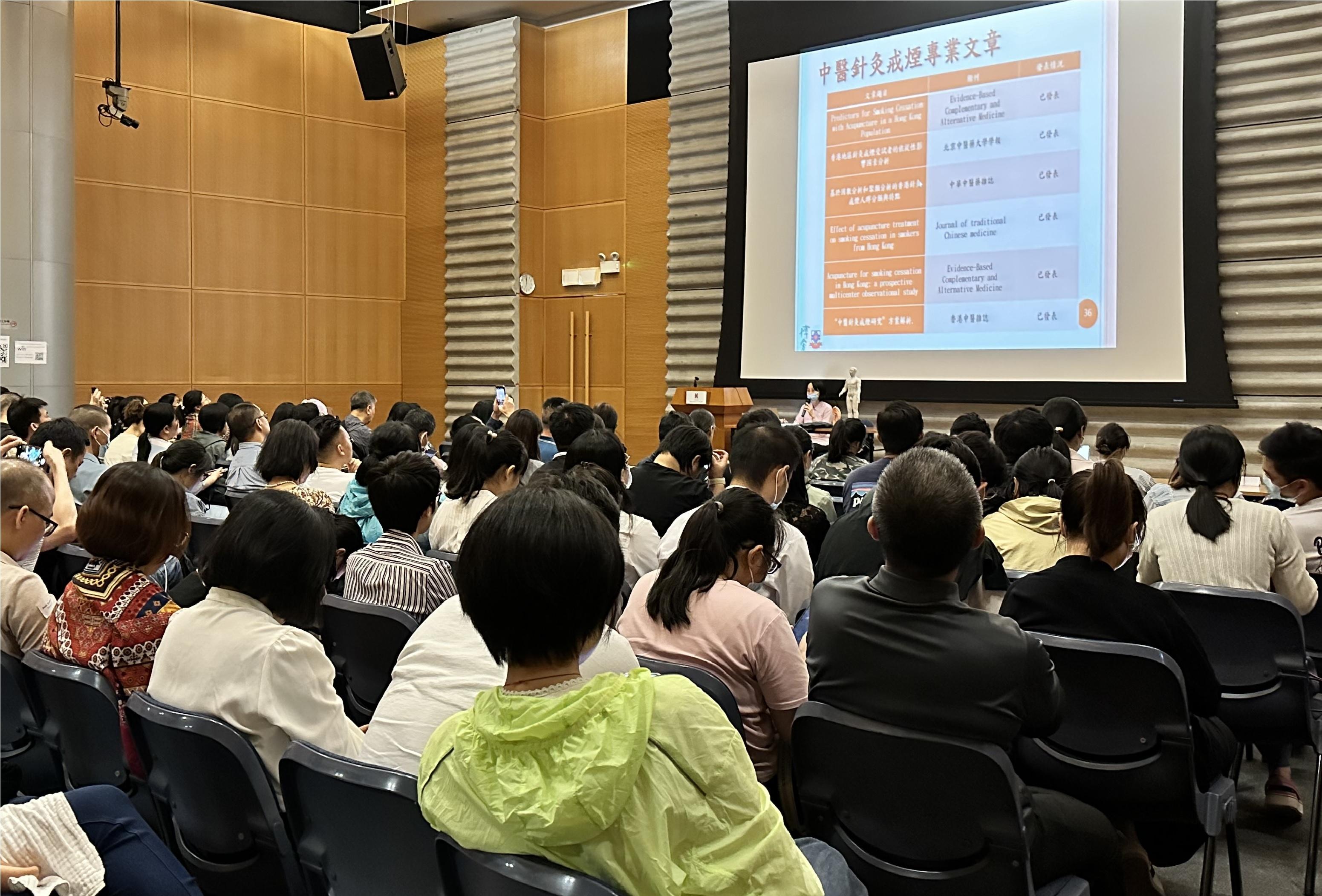 The Tobacco and Alcohol Control Office of the Department of Health today (July 19) organised the Training Workshop on Chinese Medicine Acupuncture Smoking Cessation Service 2024, which provides training on acupuncture to 138 frontline Chinese medicine (CM) practitioners to enhance their skills in providing CM acupuncture smoking cessation services.