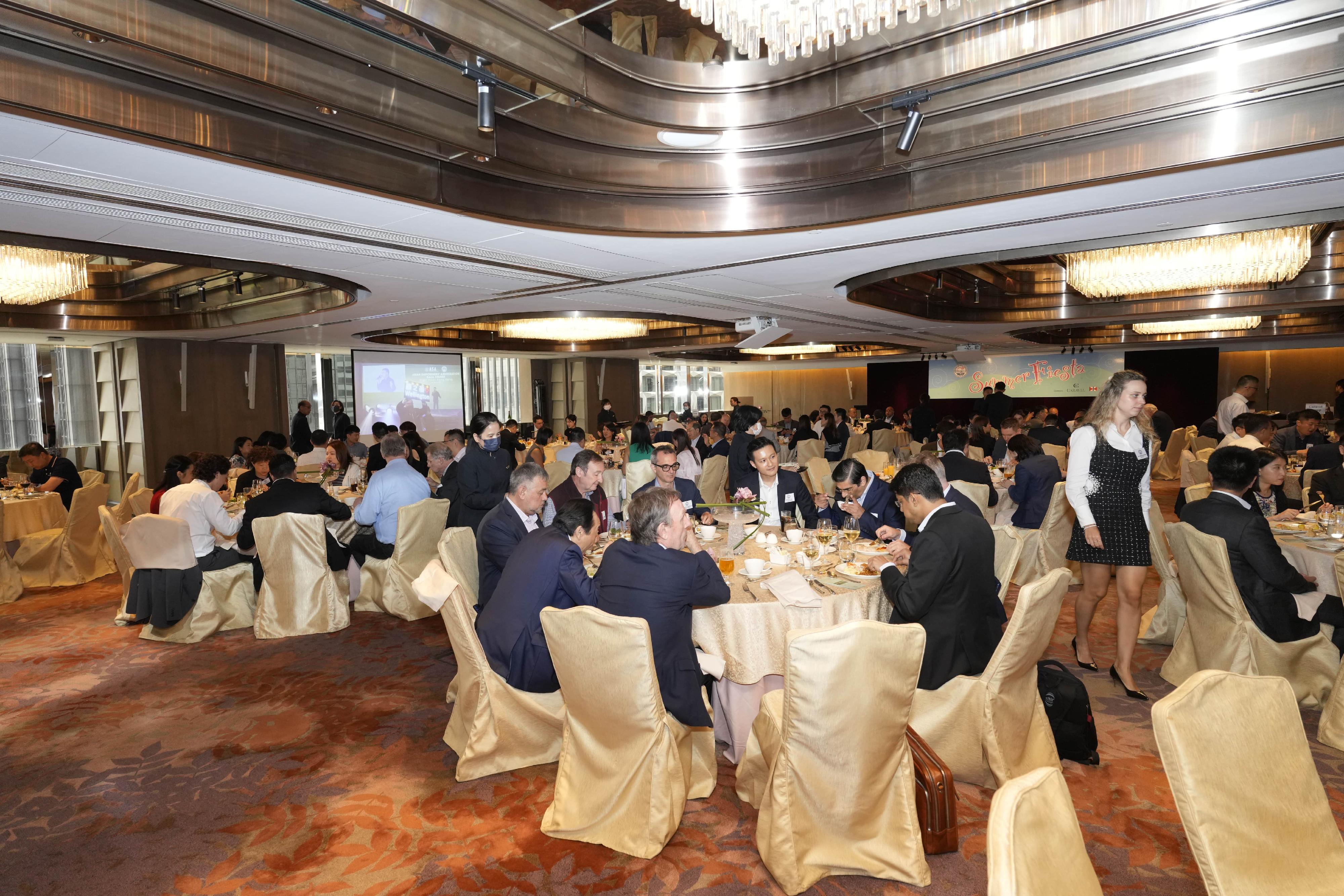 The Marine Department today (July 19) introduced the Green Incentive Scheme at the Association Summer Buffet Luncheon 2024 hosted by the Hong Kong Shipowners Association. About 150 representatives of the maritime industry and guests attended the luncheon.