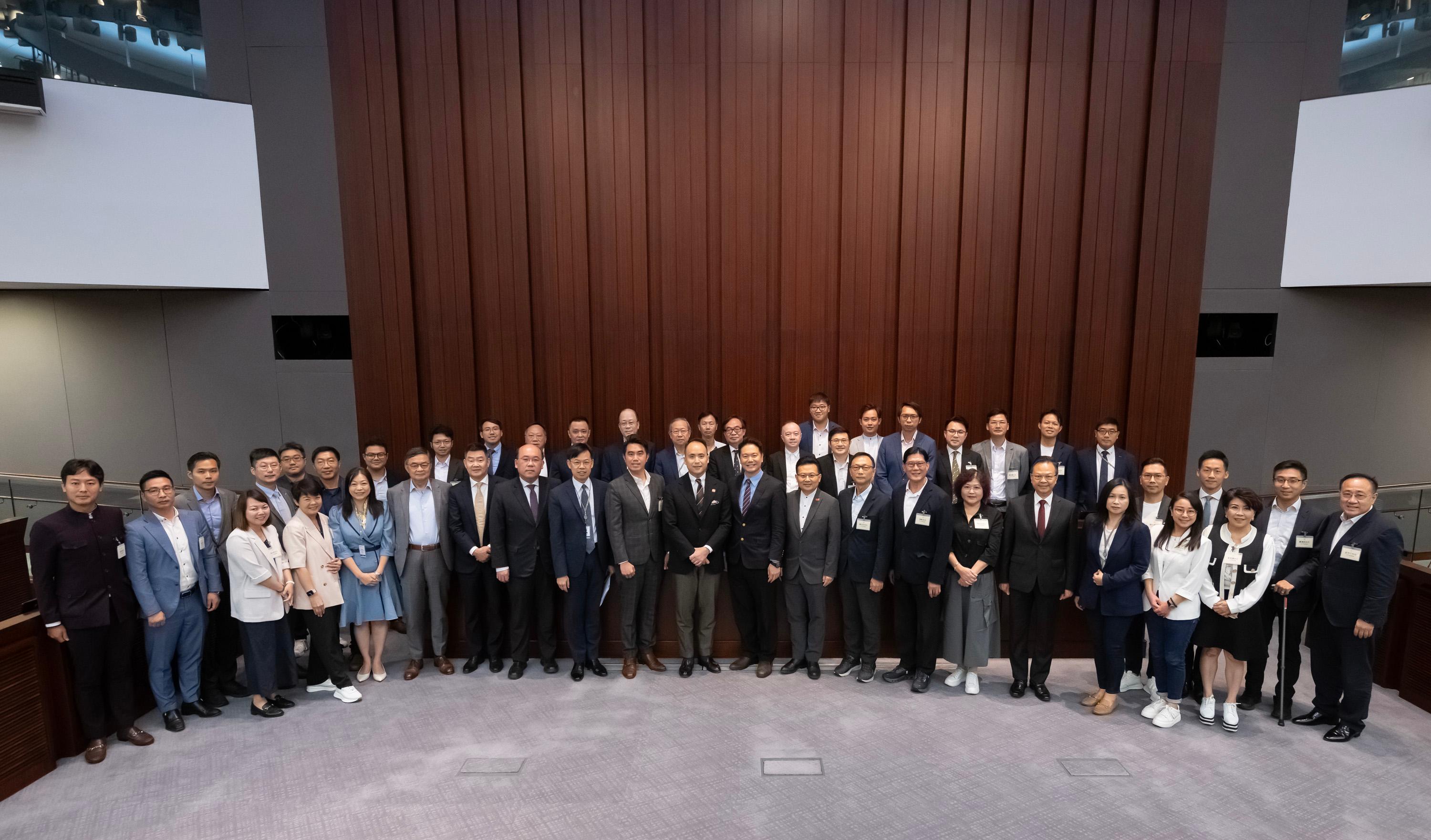 The Legislative Council (LegCo) Members met with the new term Tuen Mun District Council (DC) and Wong Tai Sin DC members at the LegCo Complex today (July 19). Photo shows Members of the LegCo and the Tuen Mun DC after the meeting.