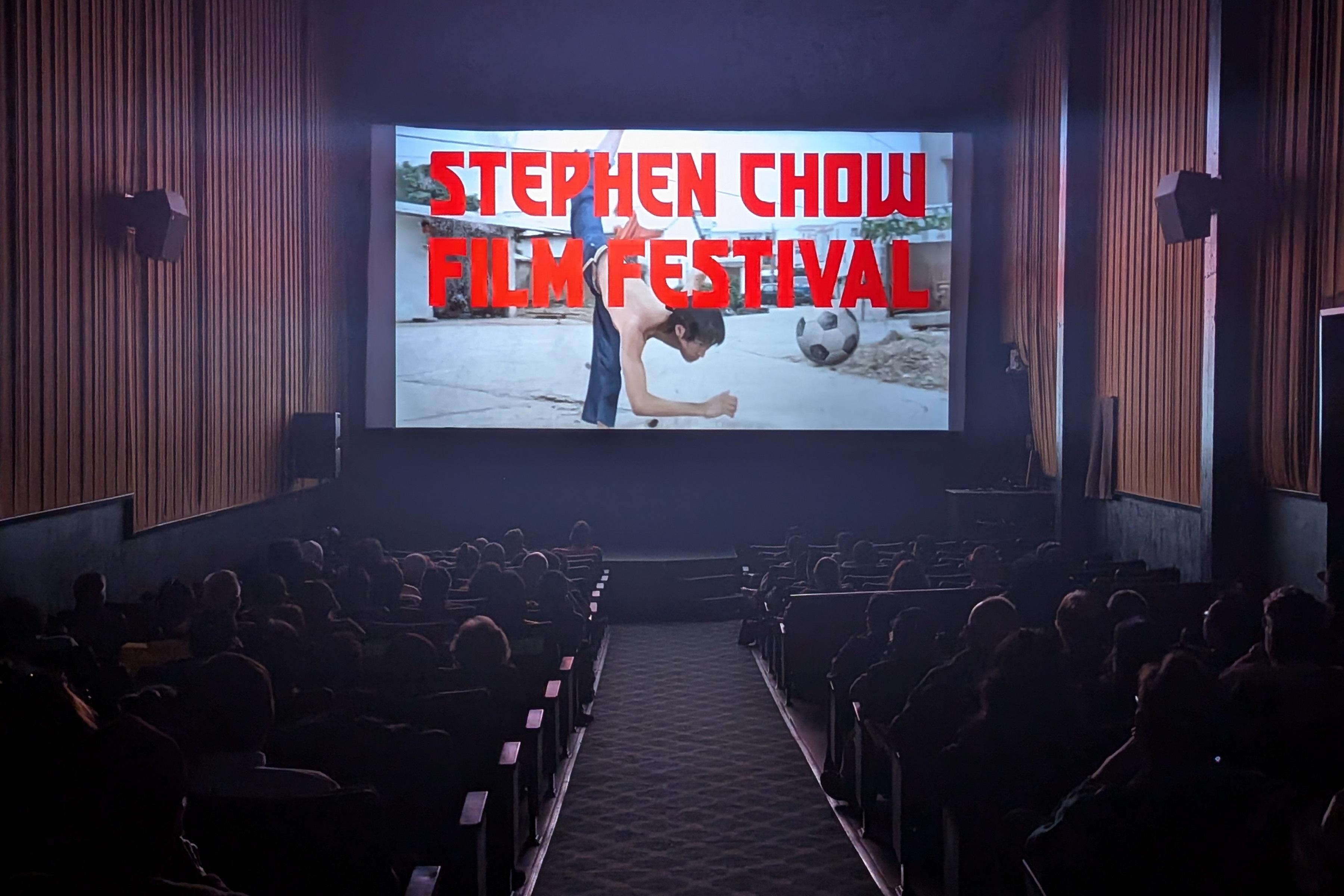 The "Heart of the Richmond: Stephen Chow Film Festival" was held in San Francisco, California, from July 12 to 14 (San Francisco Time). Photo shows one of the screenings on July 13 (San Francisco Time), which was attended by a full house of guests.