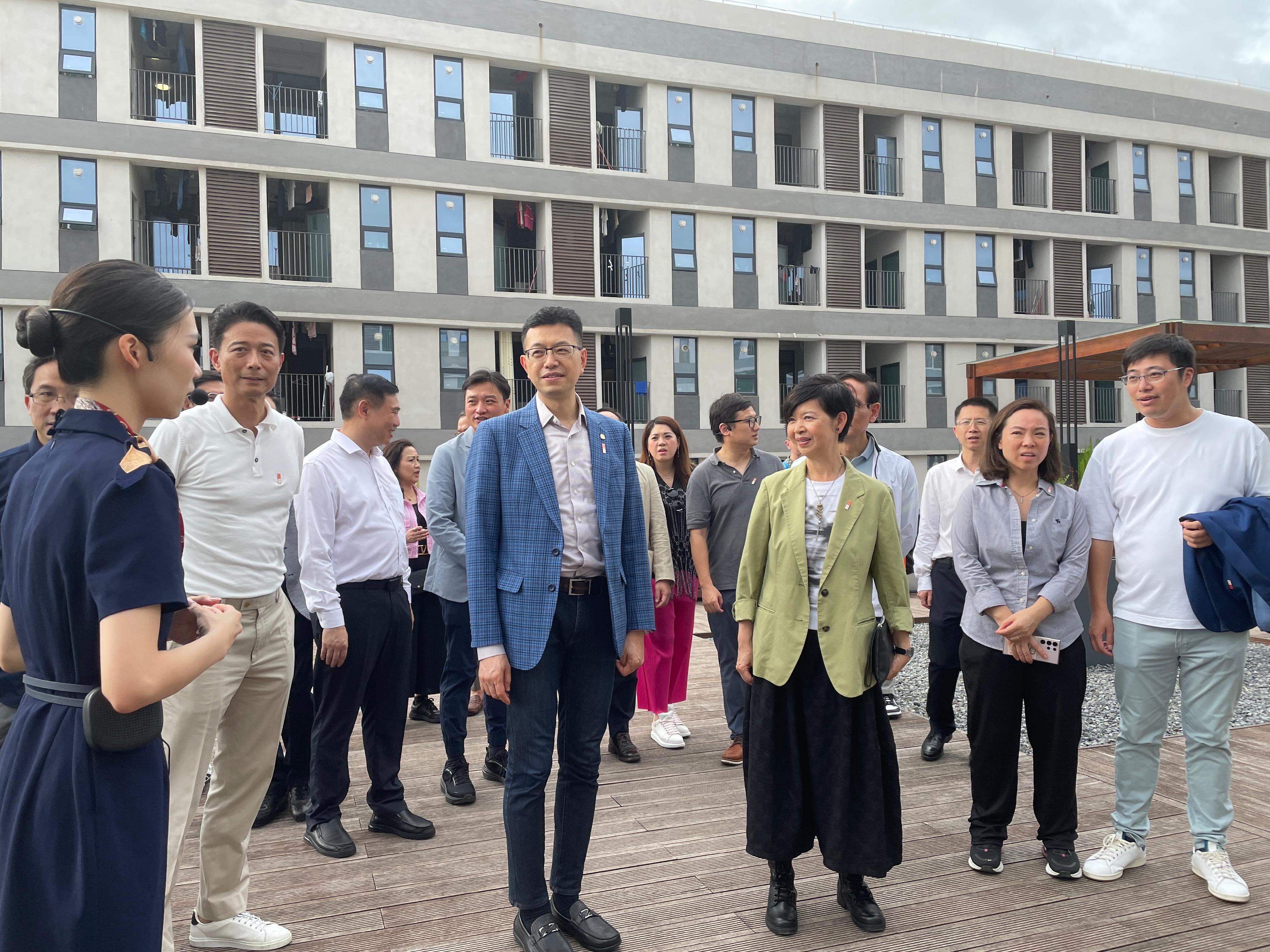 The Secretary for Housing, Ms Winnie Ho, today (July 21) led a delegation of the Housing Department and the Legislative Council (LegCo) Panel on Housing to begin their two-day visit to Zhuhai and Shenzhen to get an understanding of the latest situation regarding the research and development of innovative construction technologies as well as their applications in the Guangdong-Hong Kong-Macao Greater Bay Area cities, visit a Modular Integrated Construction module manufacturing plant, local public rental housing projects, community facilities, learn about smart property management and meet with relevant local officials. Photo shows Ms Ho (front row, third right) and the Chairman of the LegCo Panel on Housing, Mr Stanley Ng (front row, third left), touring the Fushan Industrial City and its staff quarters.