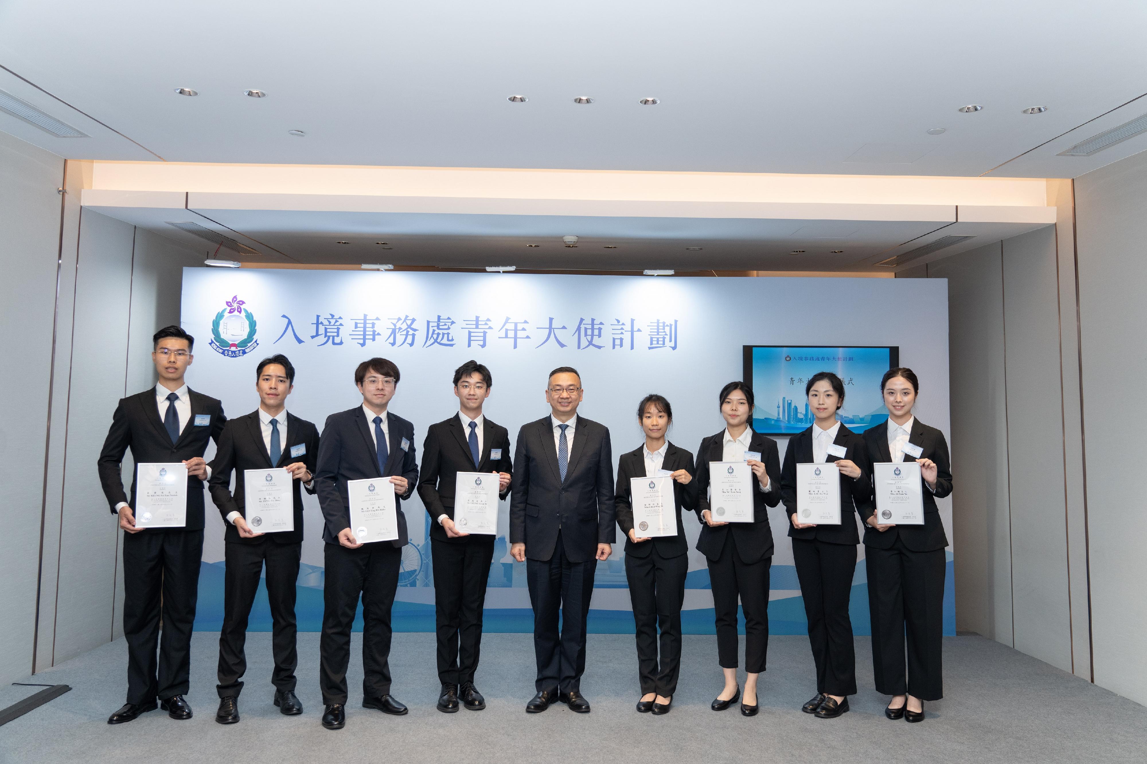 The Director of Immigration, Mr Benson Kwok, attended the appointment ceremony for the Immigration Department Youth Ambassador Programme in Shanghai today (July 21). Photo shows Mr Kwok (centre) with eight Youth Ambassadors at the ceremony.