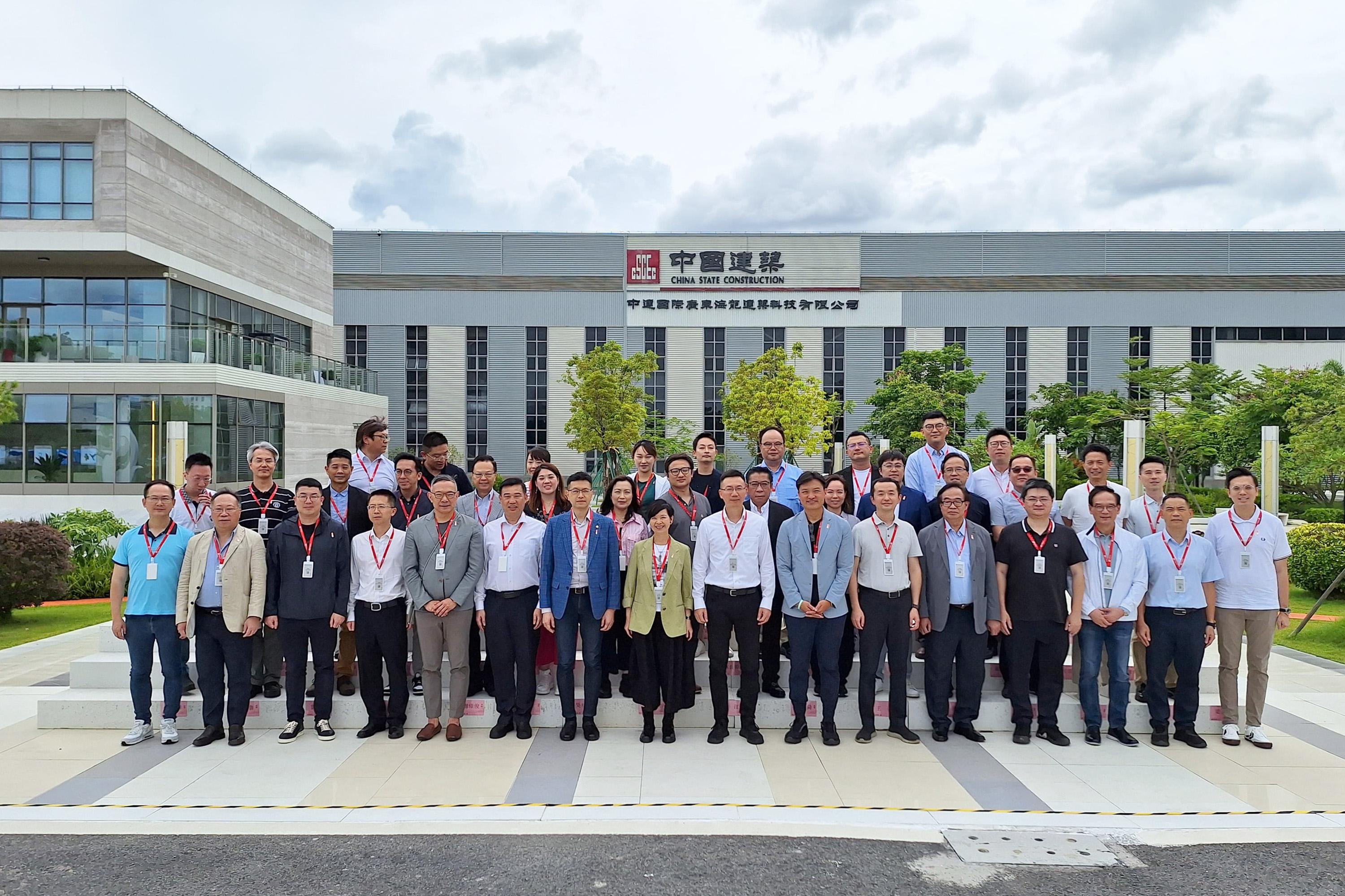 The delegation of the Legislative Council (LegCo) Panel on Housing began the two-day visit today (July 21). Photo shows the Chairman of the LegCo Panel on Housing, Mr Stanley Ng (front row, seventh left), the Deputy Chairman of the Panel, Mr Vincent Cheng (front row, seventh right), other LegCo Members and the Secretary for Housing, Ms Winnie Ho (front row, eighth left) posing for a group photo at the China State Construction Hailong Technology Company Limited.