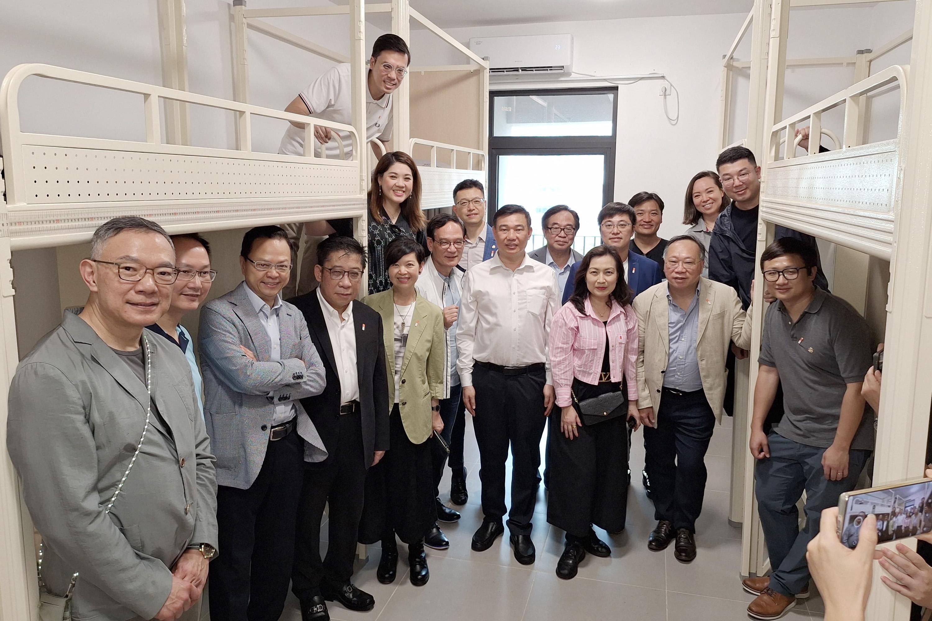 The delegation of the Legislative Council Panel on Housing began the two-day visit today (July 21). Photo shows the delegation visiting the blue-collar hostel and living facilities in the Fushan Industrial City.