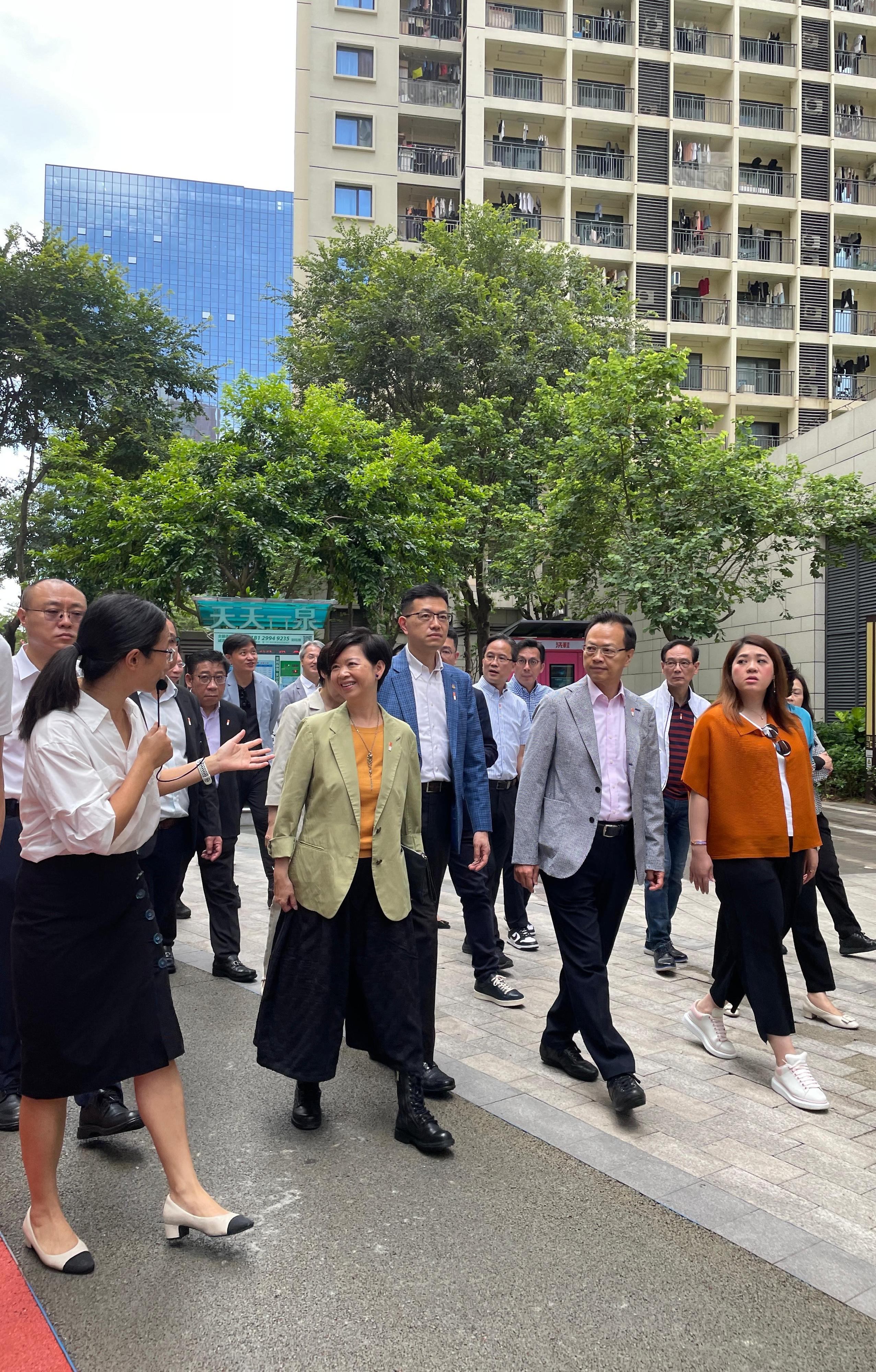 The Secretary for Housing, Ms Winnie Ho, together with a delegation of the Housing Department and the Legislative Council (LegCo) Panel on Housing, continued their visit to Shenzhen today (July 22). Photo shows Ms Ho (front row, second left) and the Chairman of the LegCo Panel on Housing, Mr Stanley Ng (front row, third left), touring the public rental housing project Guangqiao Yayuan.