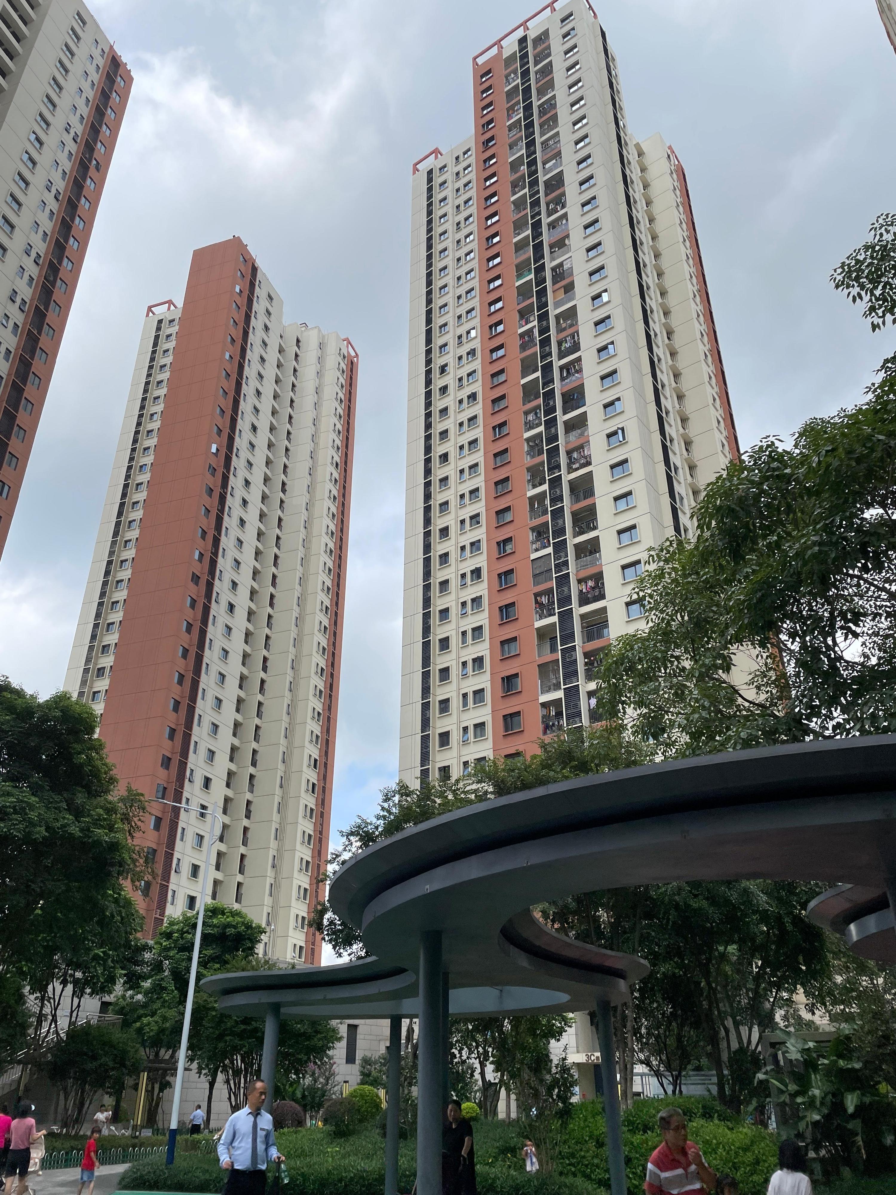 The Secretary for Housing, Ms Winnie Ho, together with a delegation of the Housing Department and the Legislative Council (LegCo) Panel on Housing, continued their visit to Shenzhen today (July 22). Photo shows the public rental housing project in Shenzhen Guangqiao Yayuan.