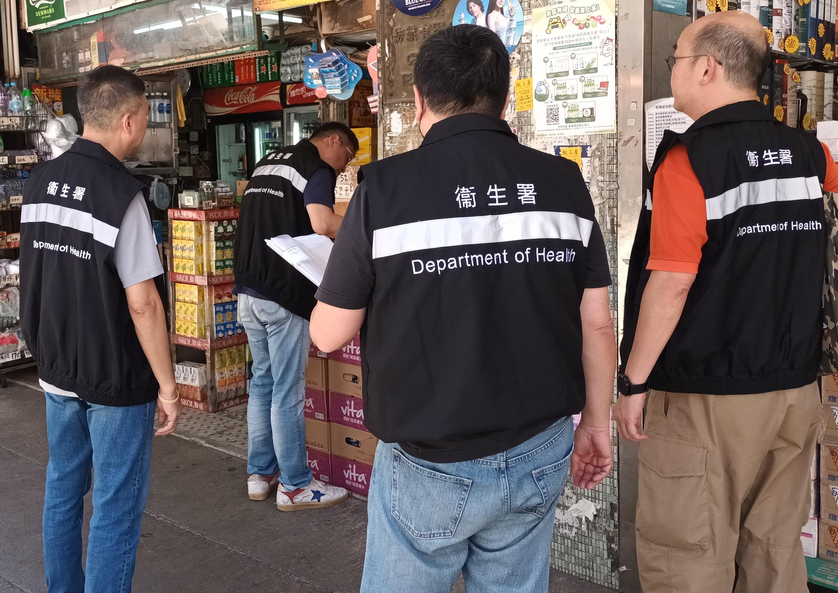 The Tobacco and Alcohol Control Office (TACO) of the Department of Health conducted an enforcement operation against illegal displaying smoking product advertisements in Sham Shu Po district today (July 23). Photo shows officers from TACO taking enforcement action at a store.