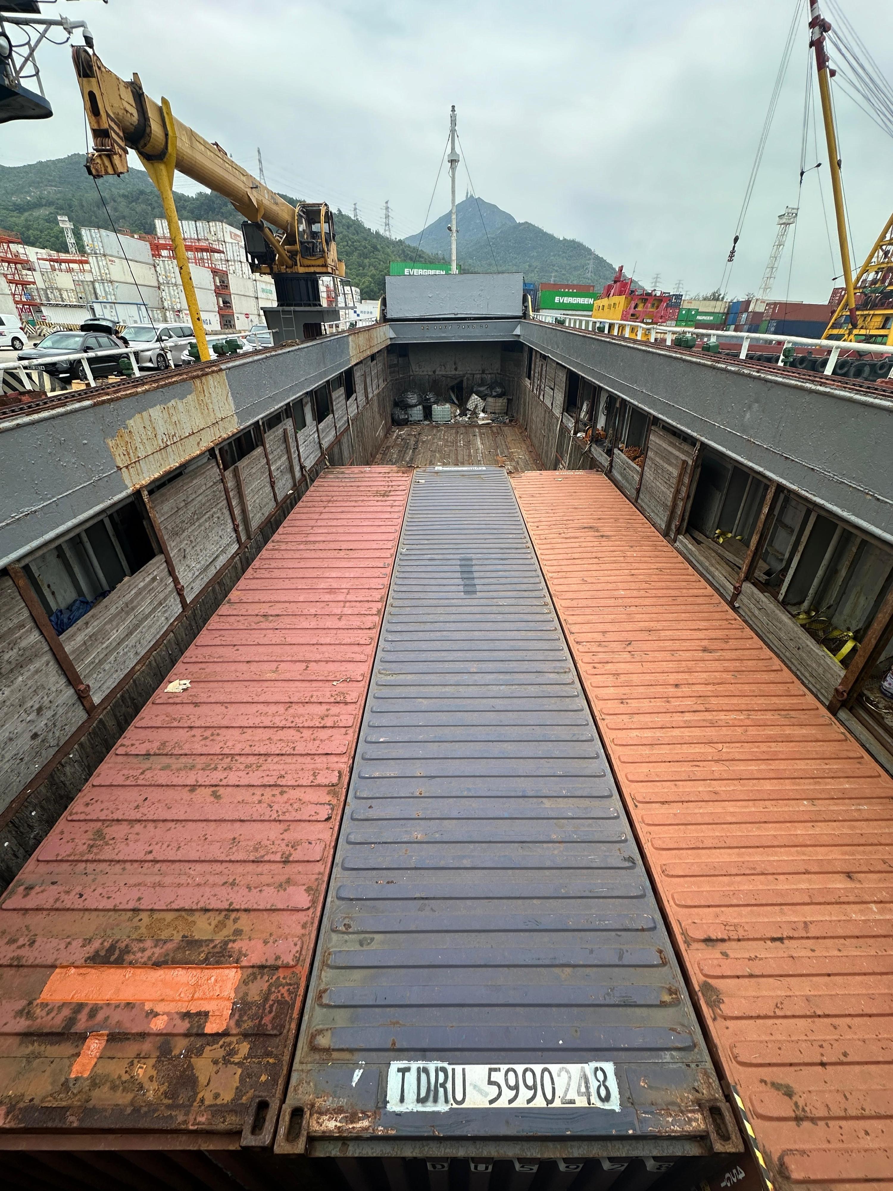 Hong Kong Customs yesterday (July 24) detected a large-scale illicit cigarette smuggling case in the waters off Lamma Island and seized about 30 million suspected illicit cigarettes, with an estimated market value of about $140 million and a duty potential of about $100 million, on board a cargo vessel. About 10 million suspected illicit cigarettes seized were duty-not-paid cigarettes known as "cheap whites", accounting for about 30 per cent of the total seizure. Photo shows three containers carrying suspected illicit cigarettes on board the cargo vessel.