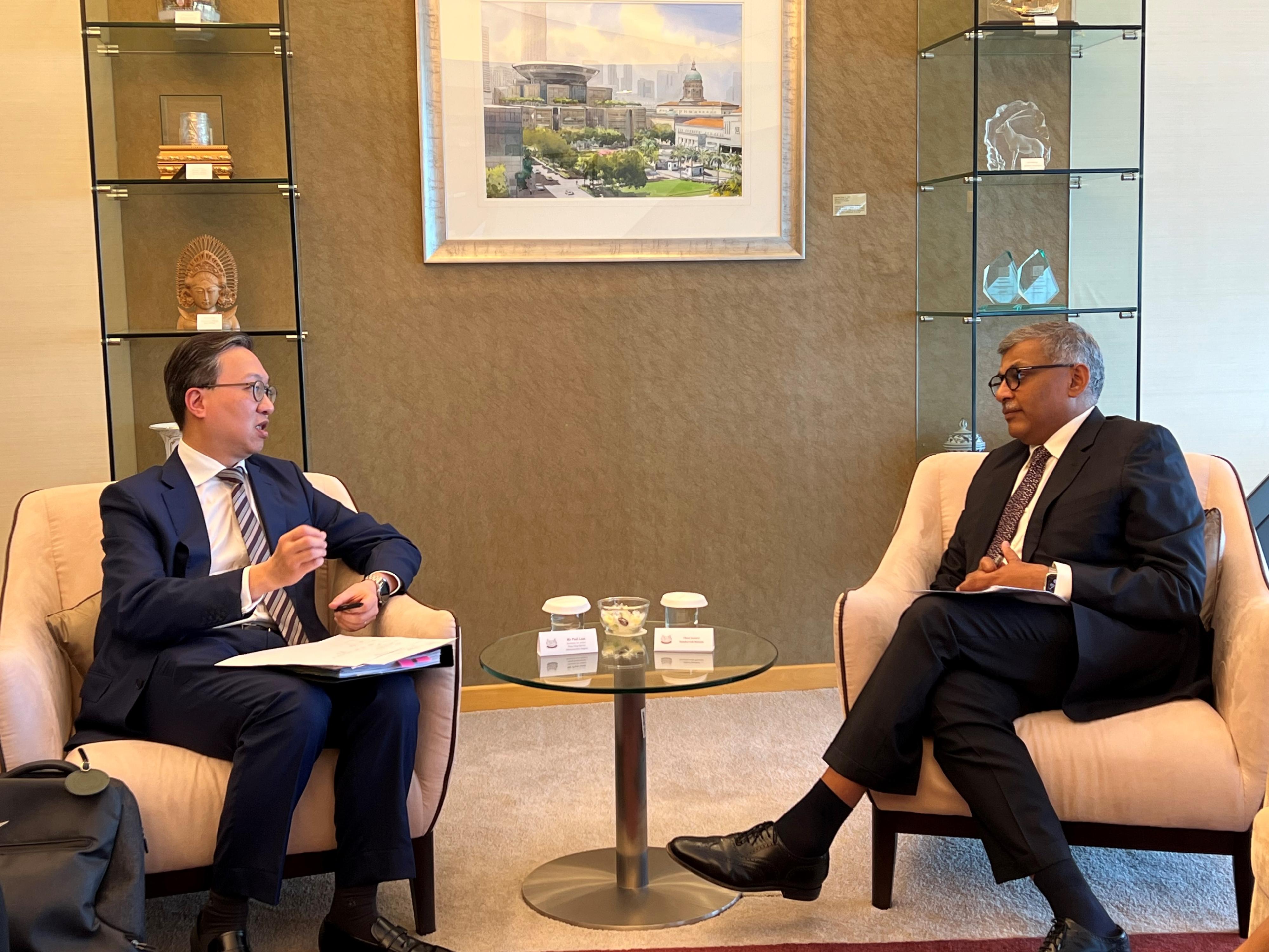 During his visit to Singapore, the Secretary for Justice, Mr Paul Lam, SC (left), met with the Chief Justice of the Supreme Court of Singapore, Mr Sundaresh Menon (right), on July 24 to discuss matters of mutual interest.