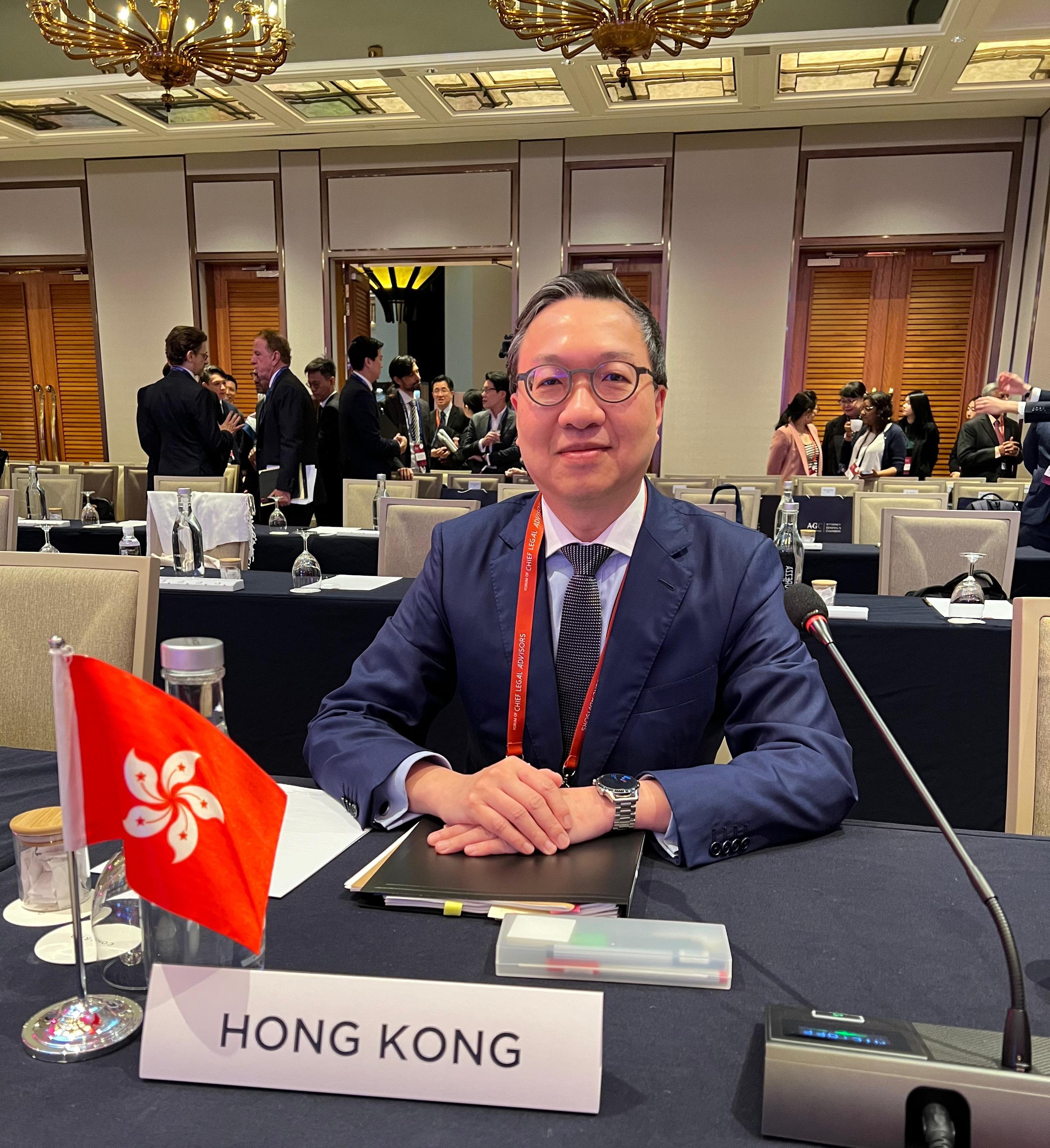 The Secretary for Justice, Mr Paul Lam, SC, continued his visit to Singapore on July 26. Photo shows Mr Lam at the inaugural Forum of Chief Legal Advisors organised by the Attorney-General's Chambers of Singapore to discuss topics including international investment dispute settlements.

