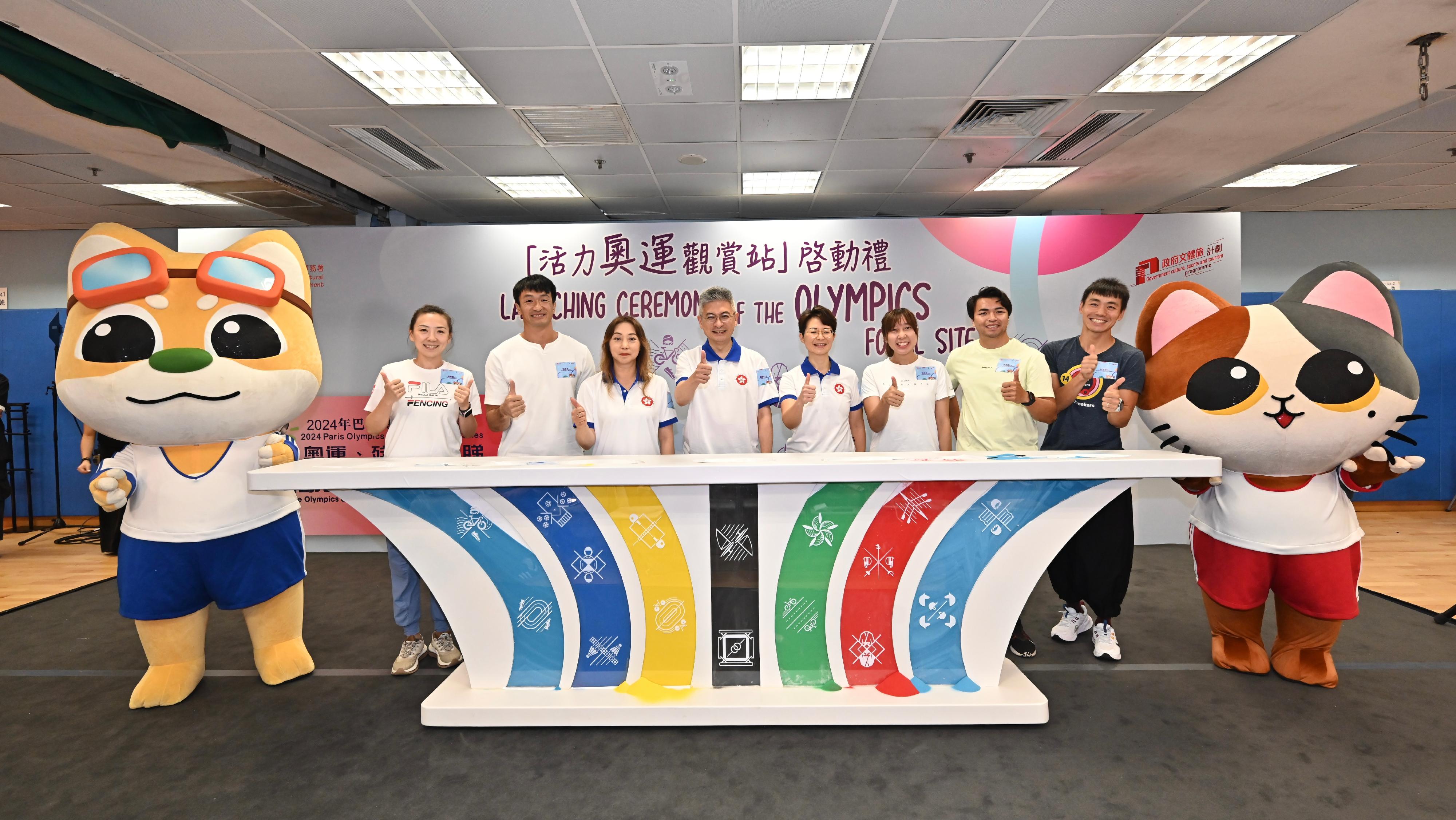 The Leisure and Cultural Services Department held the Launching Ceremony of the Olympics Focal Site at the Secondary Hall of the Kowloon Park Sports Centre today (July 26). Photo shows the Under Secretary for Culture, Sports and Tourism, Mr Raistlin Lau (fourth left); the Acting Director of Leisure and Cultural Services, Miss Winnie Chui (fourth right); Assistant Director (Leisure Services) of the Leisure and Cultural Services Ms Camay Lee (third left); Hong Kong table tennis athlete Minnie Soo (third right); former member of the Hong Kong Men's Seven Salom Yiu (second left); former members of the Hong Kong Cycling Team Leung Ka-yu (second right) and Domino Chau (first right); and former member of the Hong Kong Fencing Team Lo Shan-shan (first left), officiating at the ceremony.