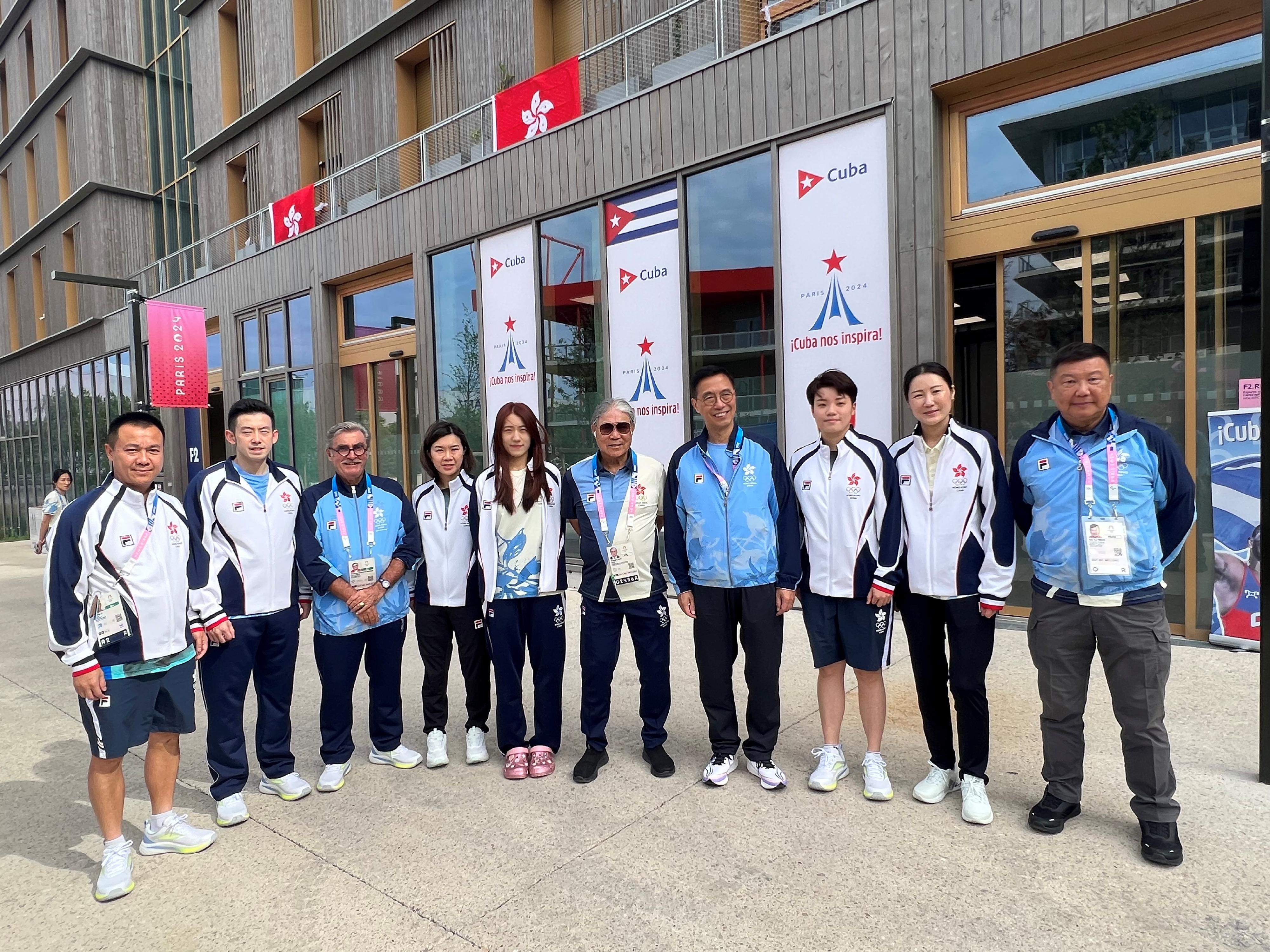 The Secretary for Culture, Sports and Tourism, Mr Kevin Yeung (fourth right), met with the Hong Kong, China Table Tennis Delegation at the Olympic Village in Paris yesterday (July 25, Paris time).