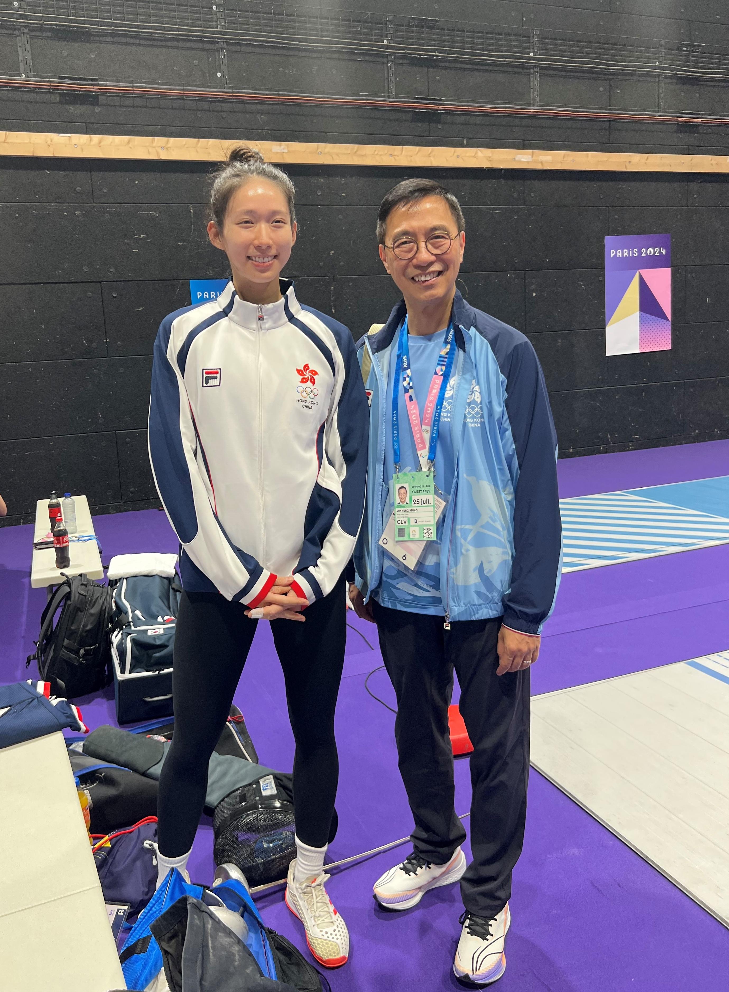 The Secretary for Culture, Sports and Tourism, Mr Kevin Yeung (right), met with Hong Kong fencer Vivian Kong (left) at the Olympic Village in Paris yesterday (July 25, Paris time) to learn about her preparation for the upcoming competitions at the Olympic Games.