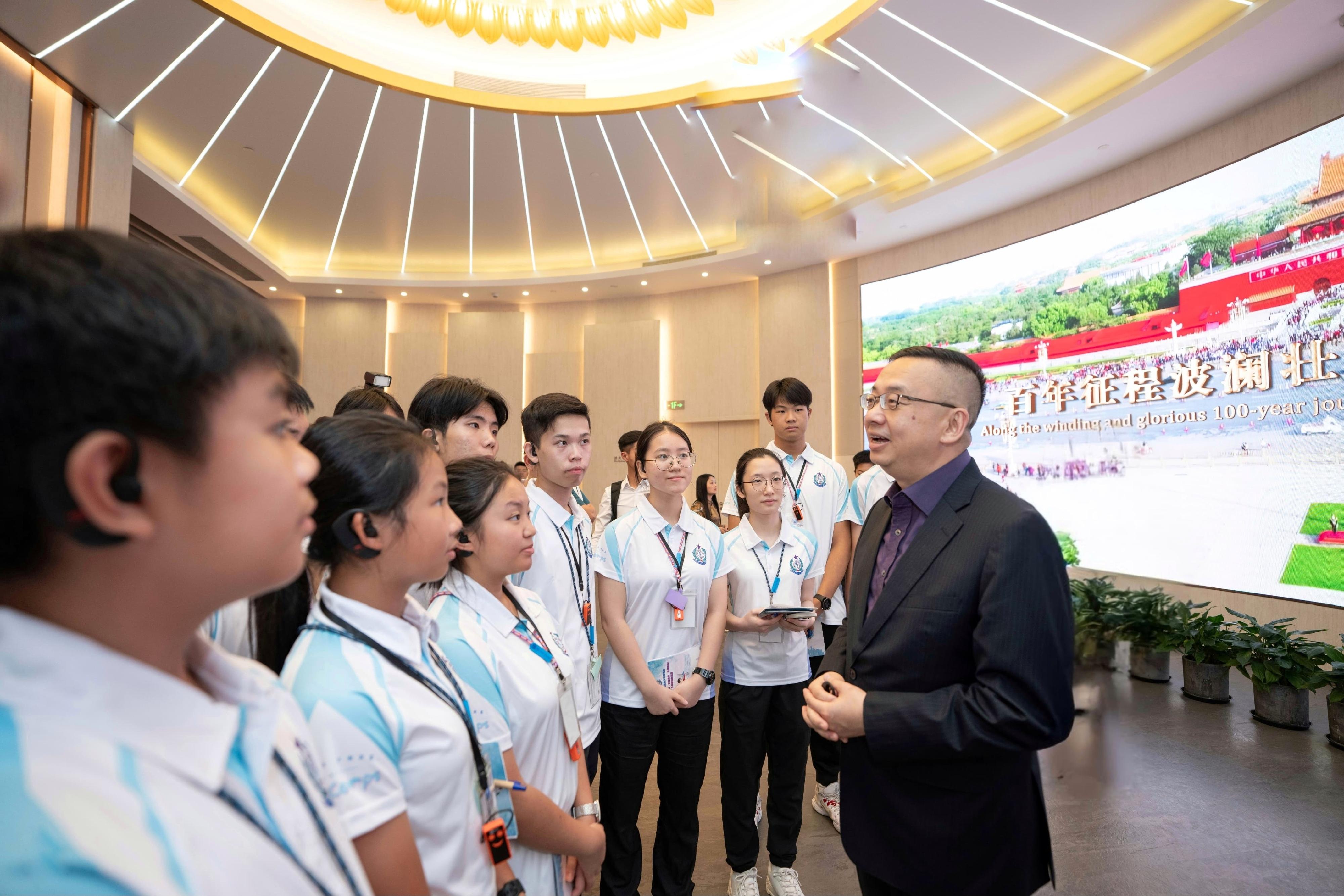 The Immigration Department Youth Leaders Corps (IDYL) organised a five-day Shanghai summer exchange tour from July 22 to 26. IDYL members visited the Memorial of the First National Congress of the Communist Party of China in particular on July 23, which was the opening day of the First National Congress of the Communist Party of China. Photo shows the Director of Immigration, Mr Benson Kwok (first right), conducting a sharing on the exhibition with the IDYL members.